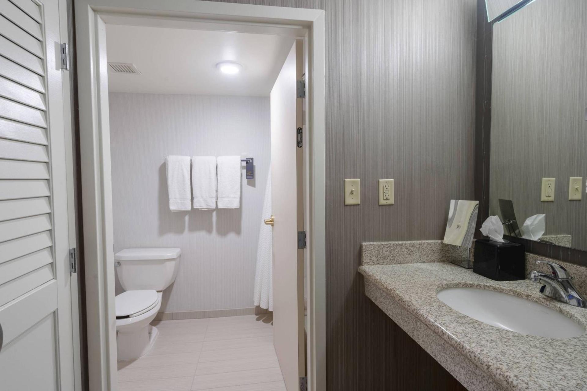 Courtyard by Marriott Cleveland Willoughby photo 9