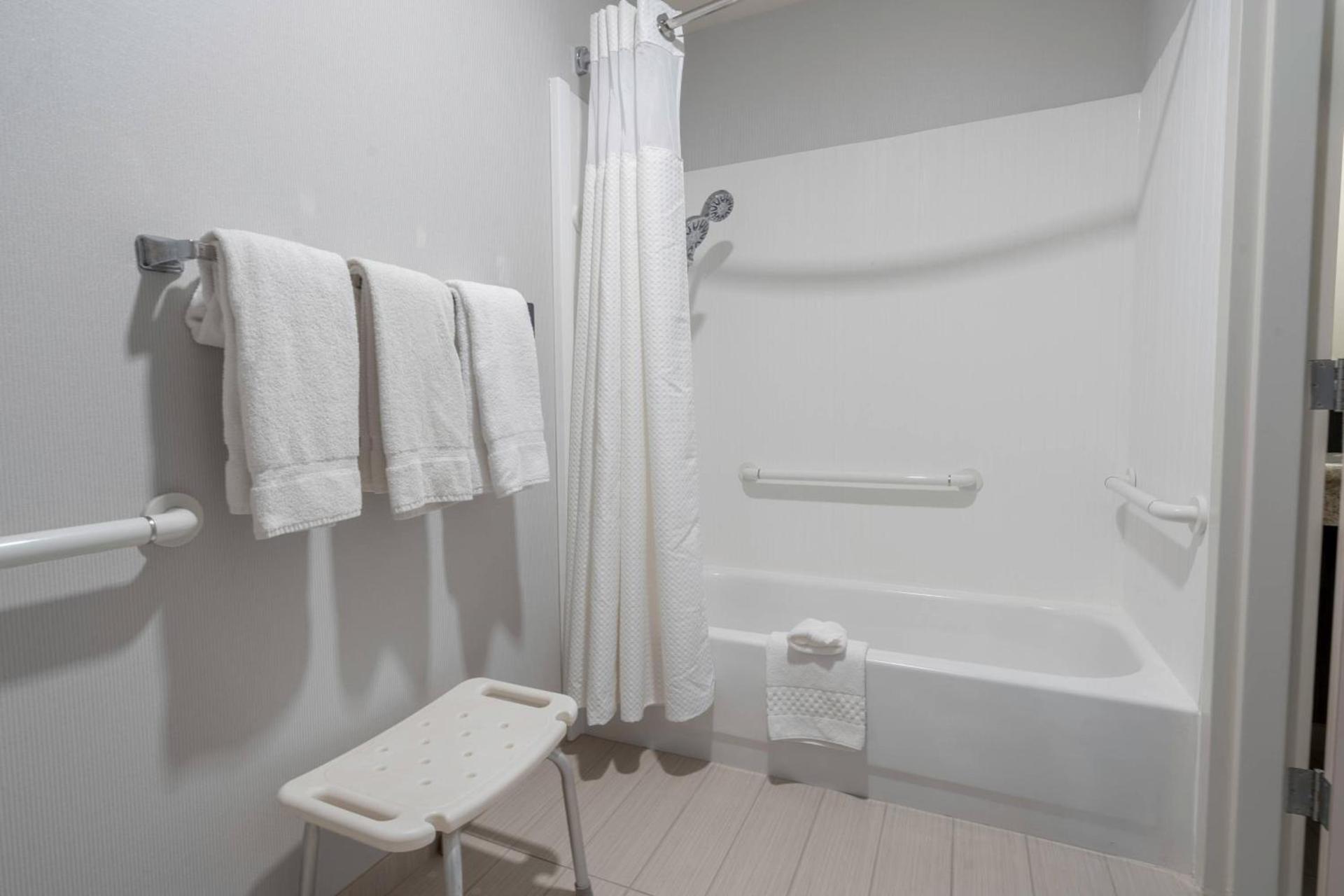 Courtyard by Marriott Cleveland Willoughby photo 8