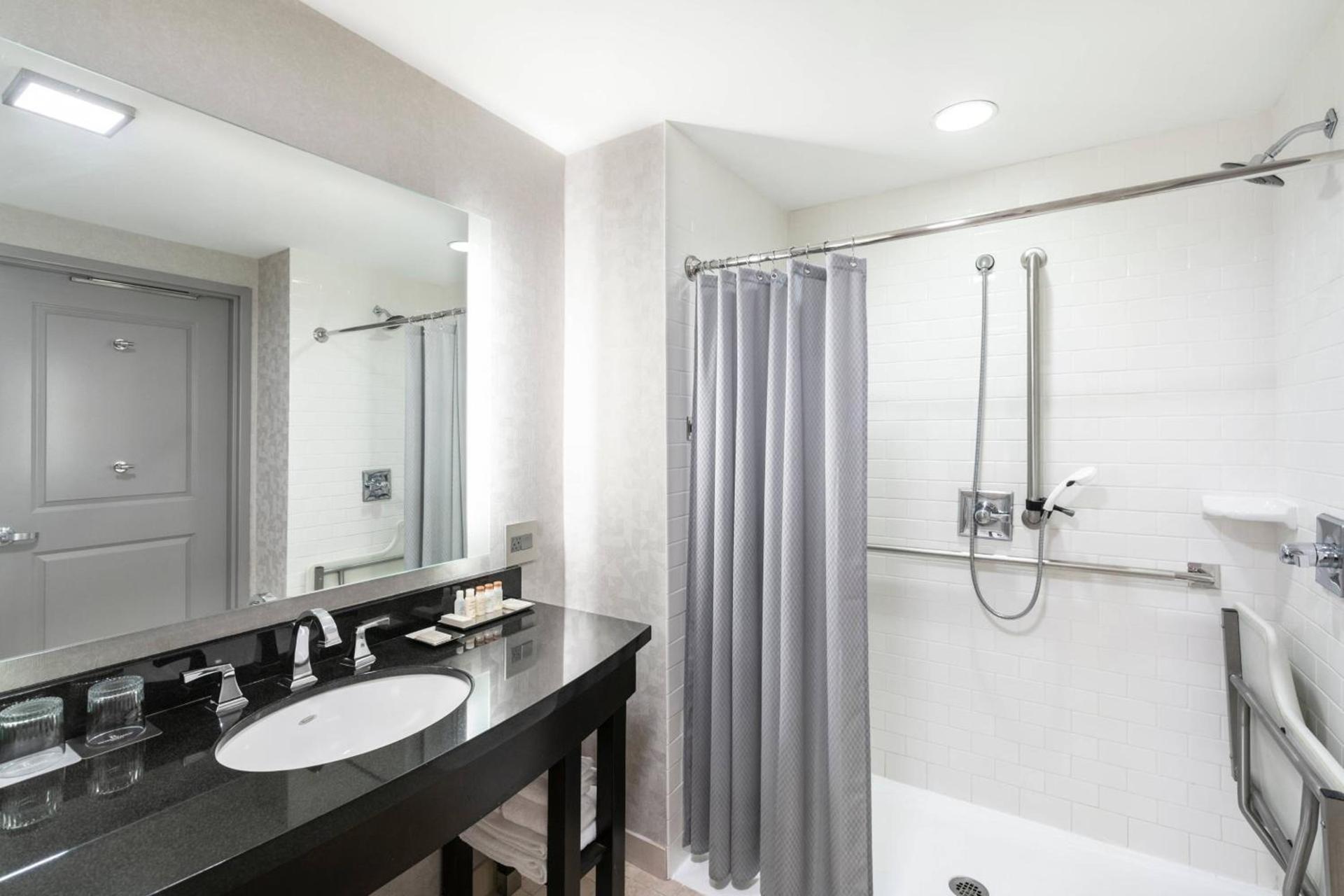 Renaissance Boston Patriot Place Hotel photo 2