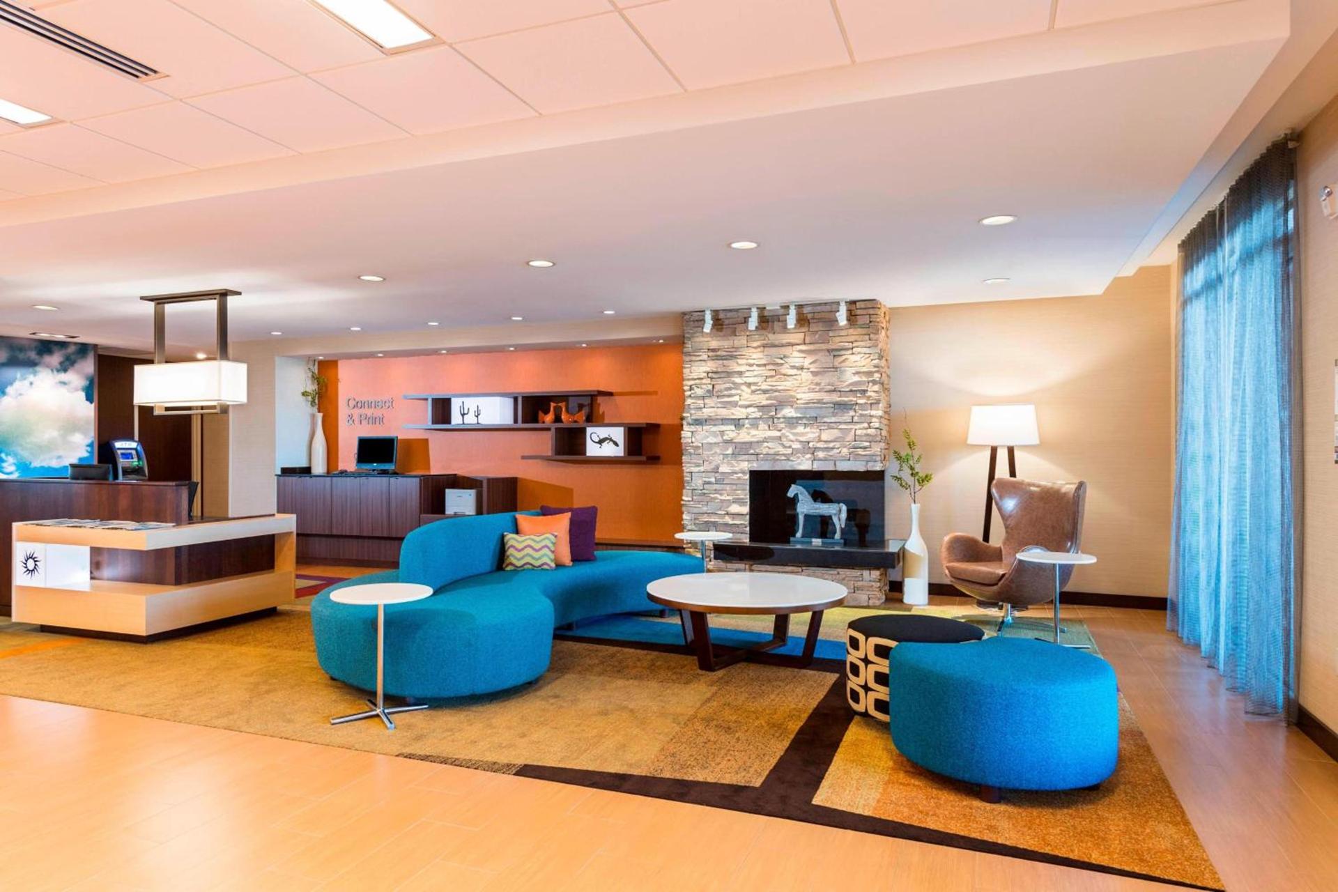 Fairfield by Marriott Inn & Suites Palm Desert Coachella Valley photo 2