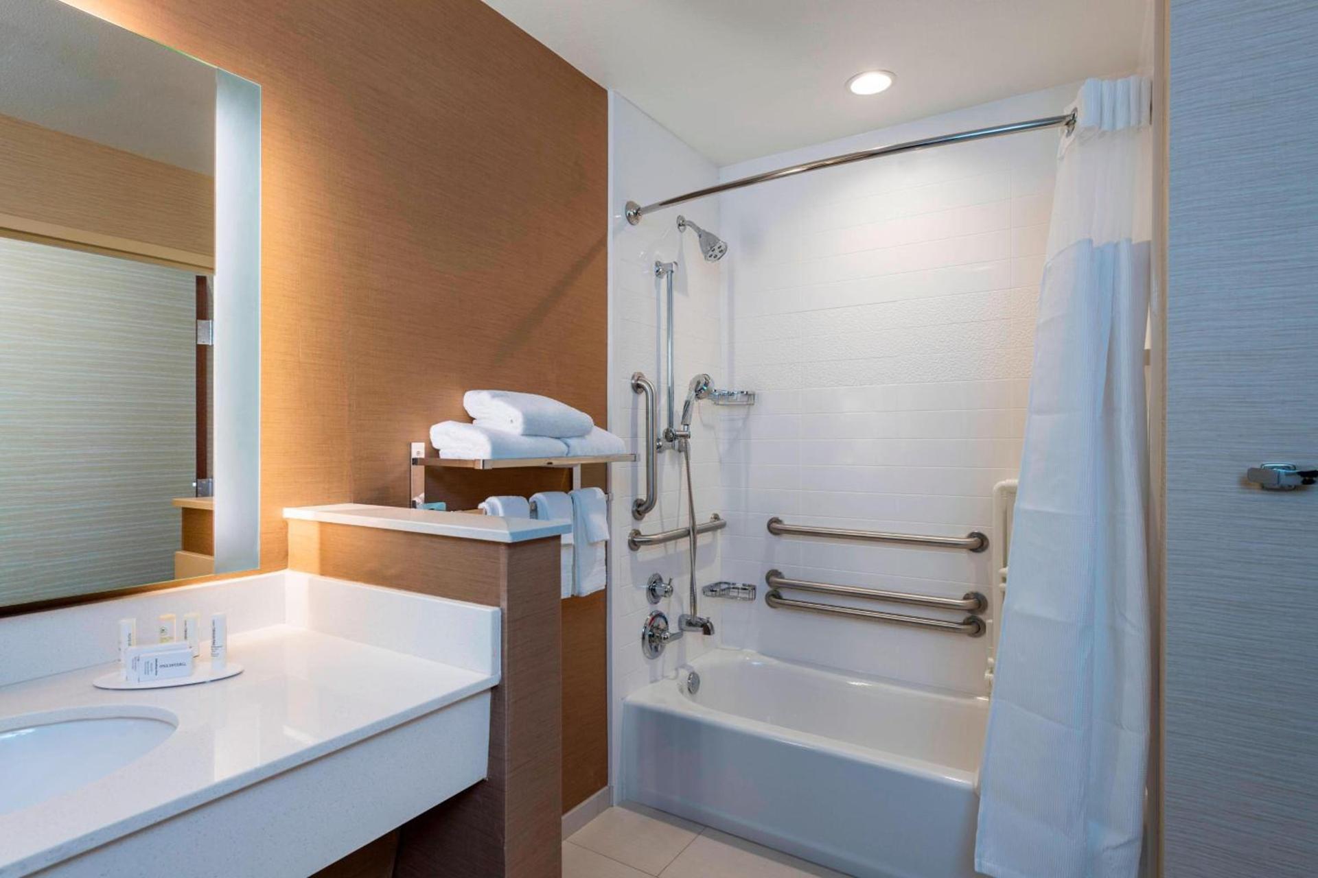 Fairfield by Marriott Inn & Suites Palm Desert Coachella Valley photo 9