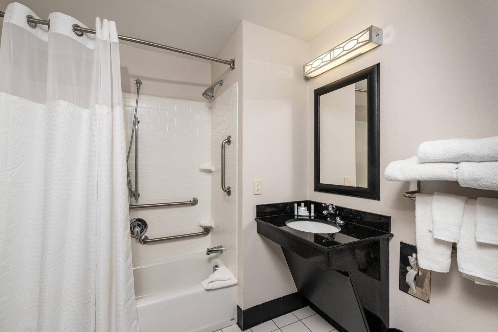 Fairfield Inn and Suites by Marriott New Bedford photo 26