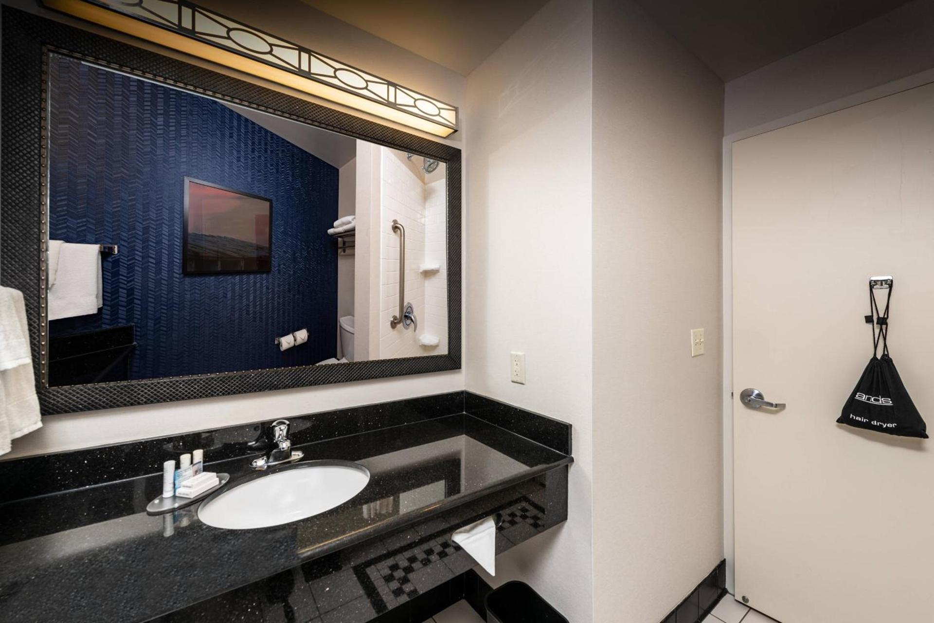Fairfield Inn and Suites by Marriott New Bedford photo 22