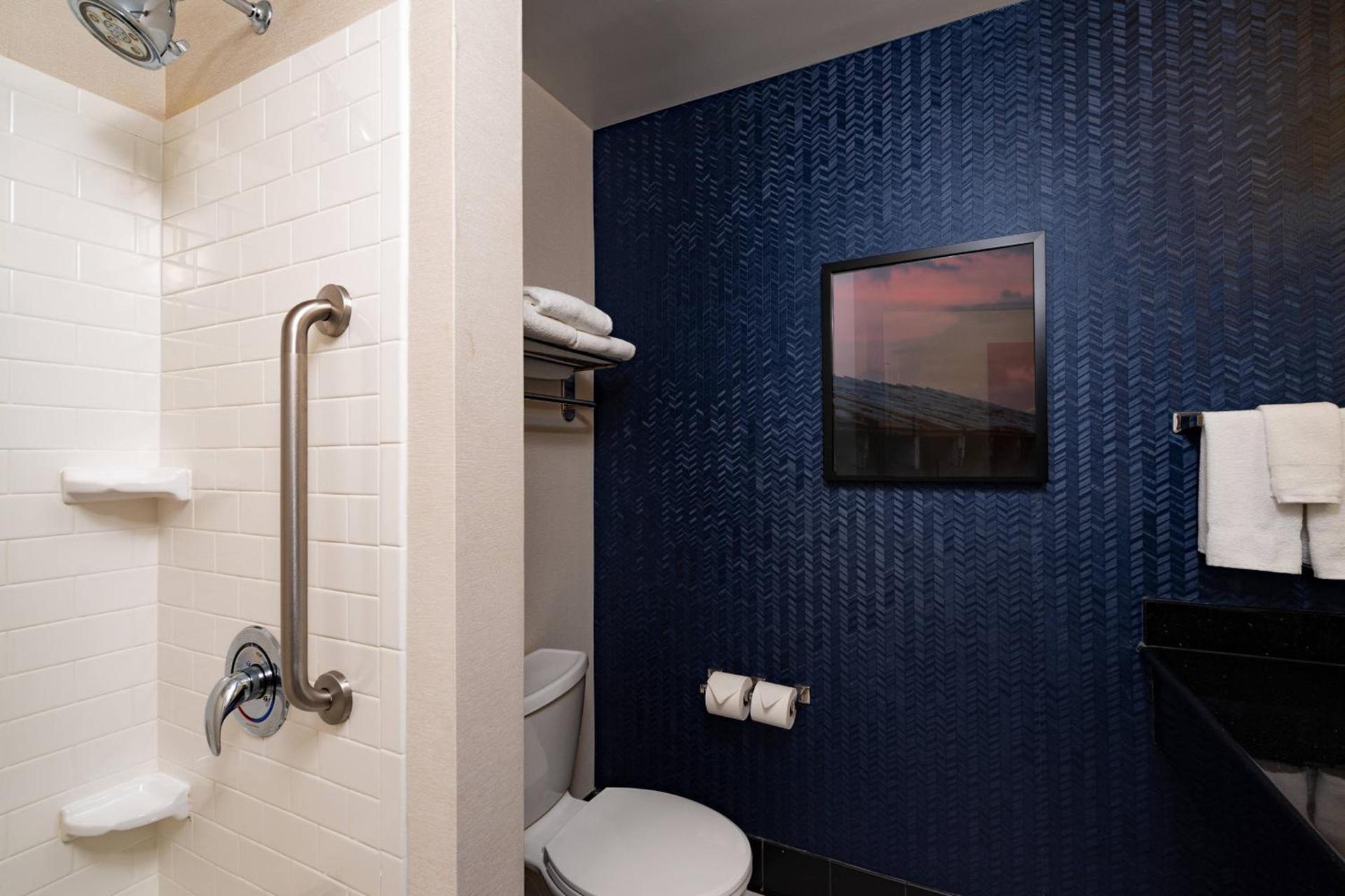 Fairfield Inn and Suites by Marriott New Bedford photo 21