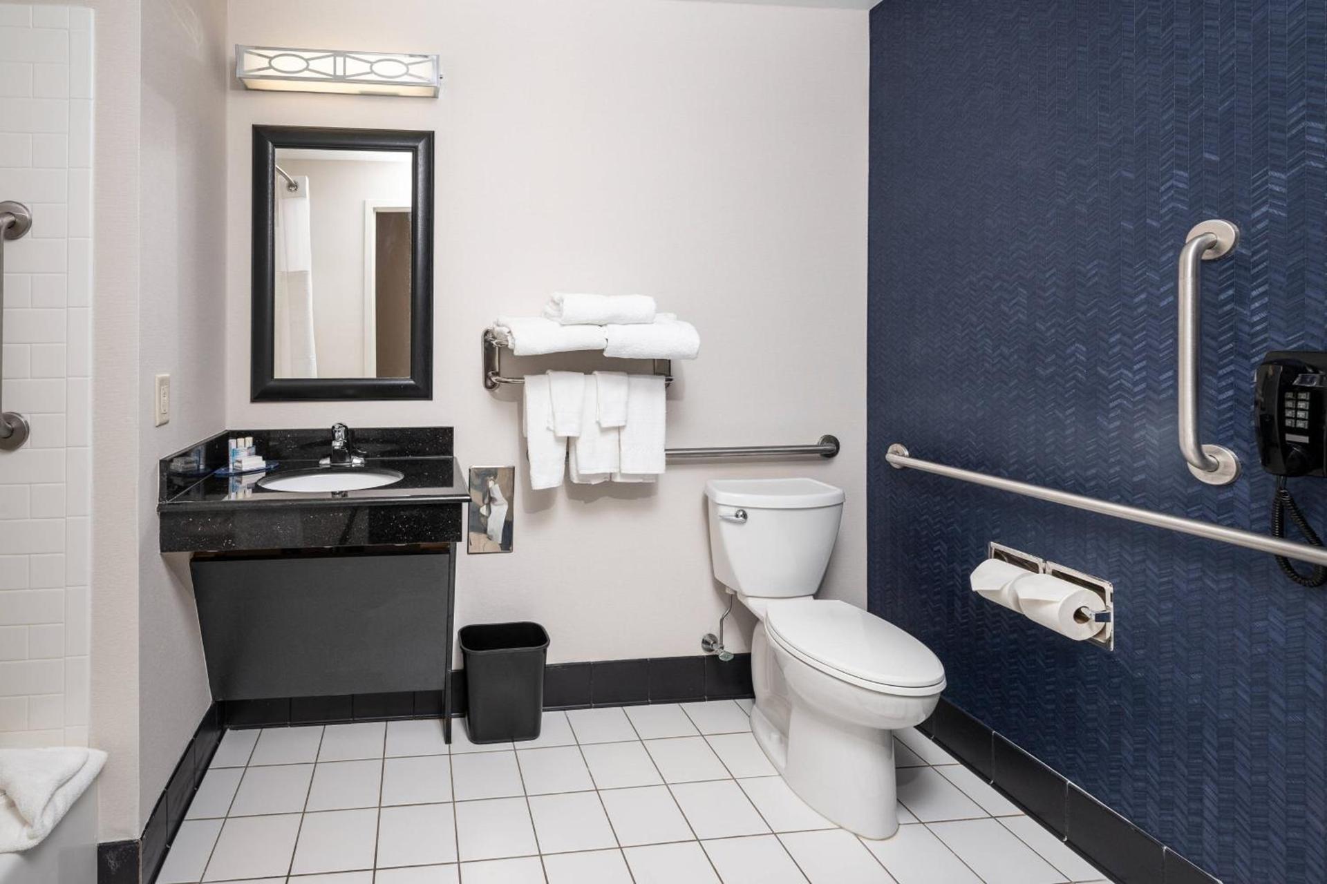 Fairfield Inn and Suites by Marriott New Bedford photo 24