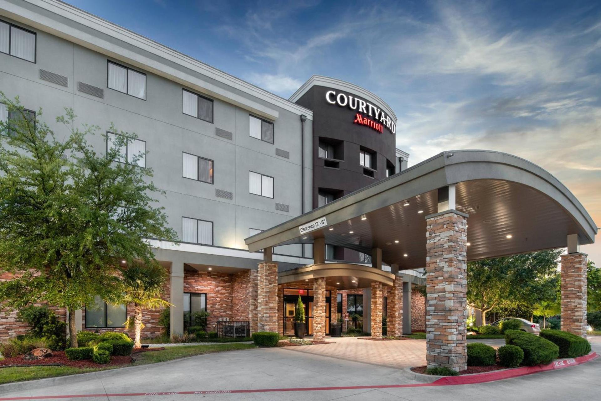 Courtyard Fort Worth West at Cityview photo 1