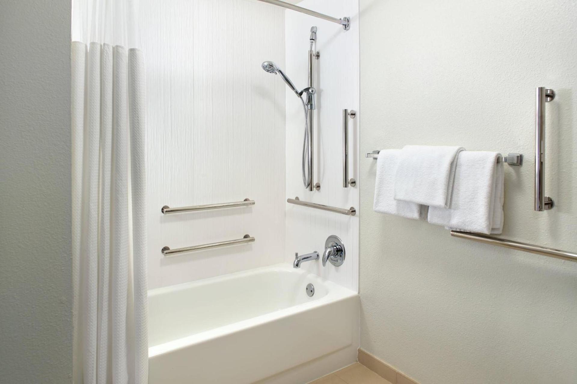 Courtyard by Marriott Greensboro photo 8