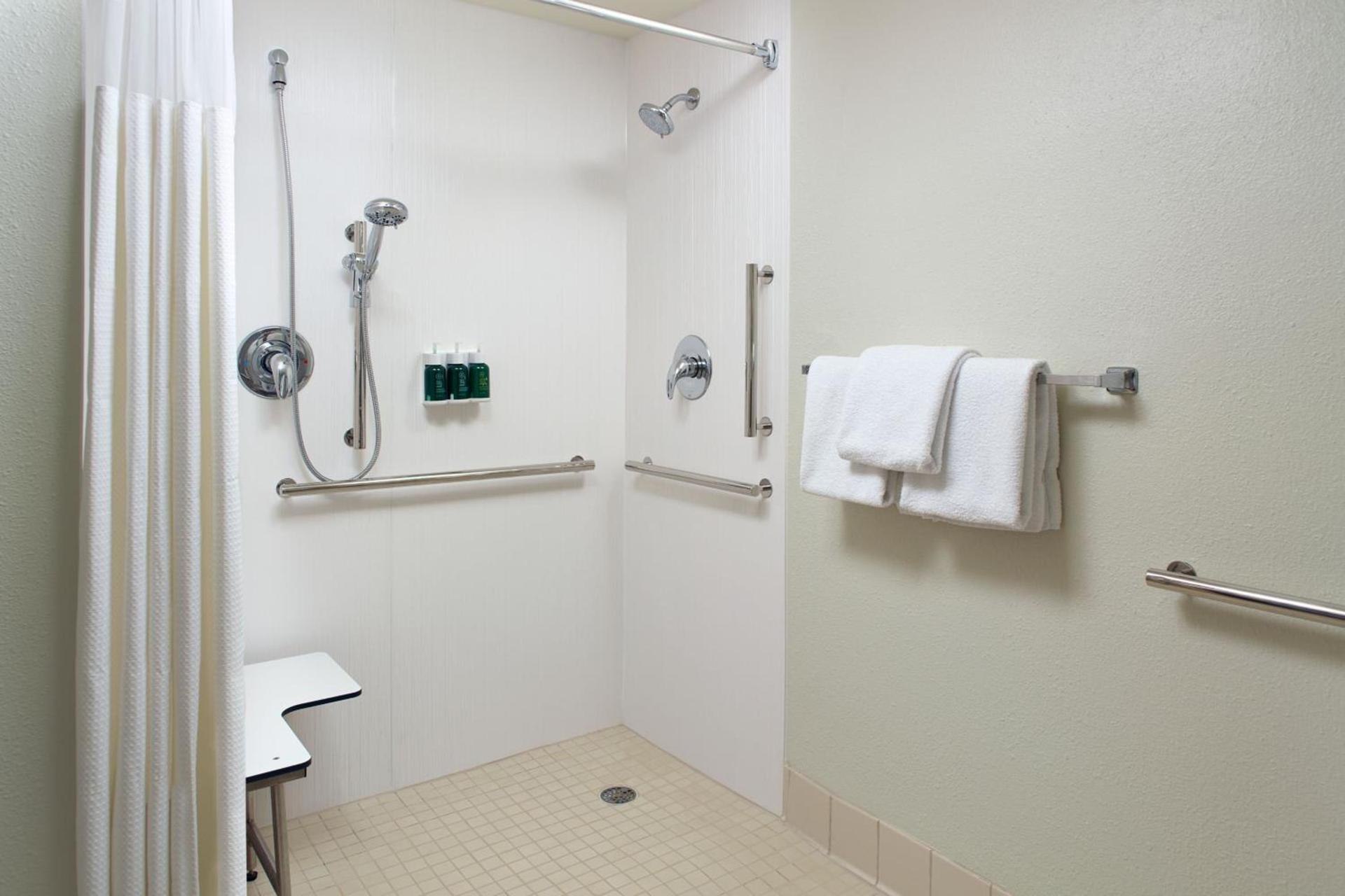 Courtyard by Marriott Greensboro photo 9
