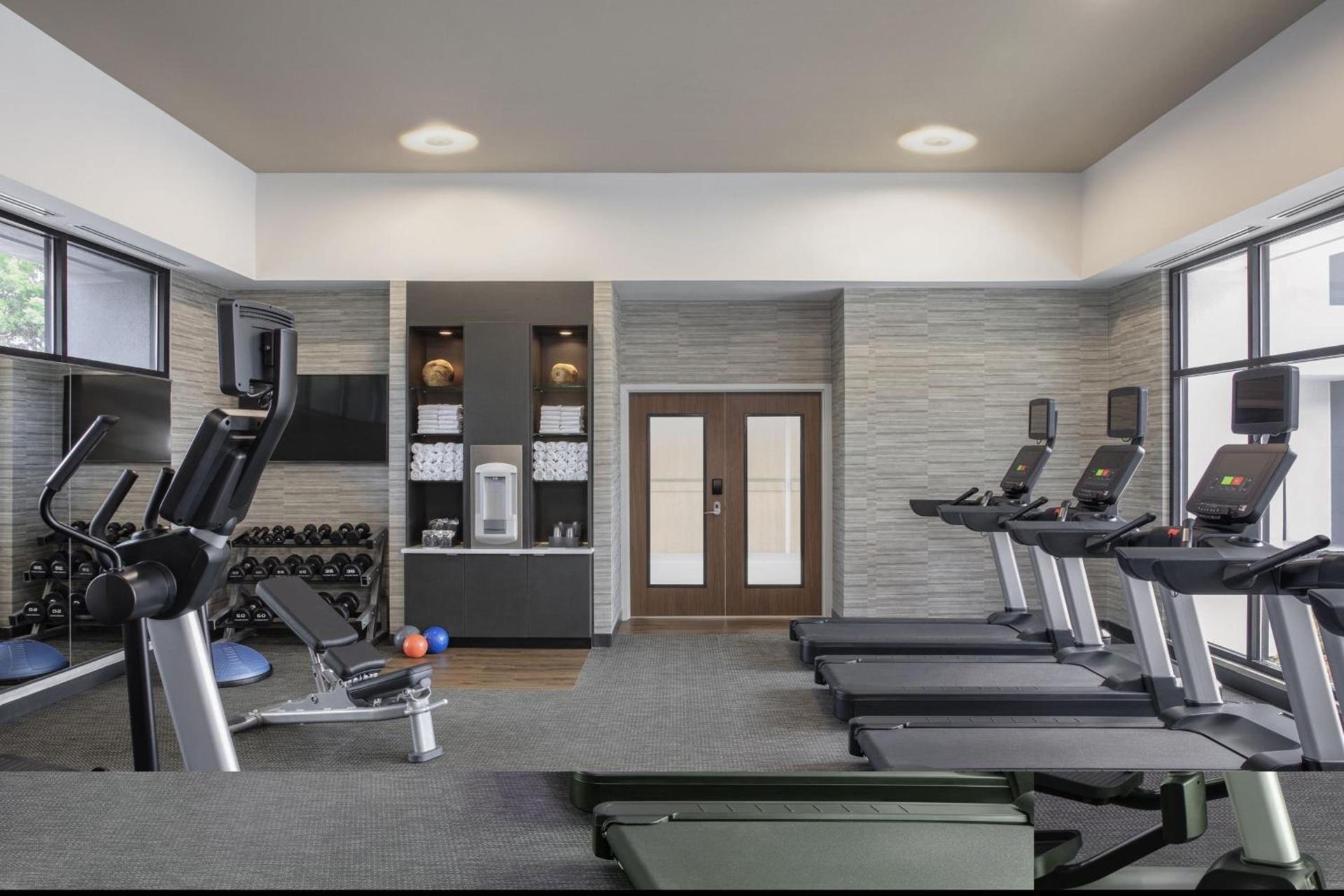 Courtyard by Marriott Greensboro photo 18