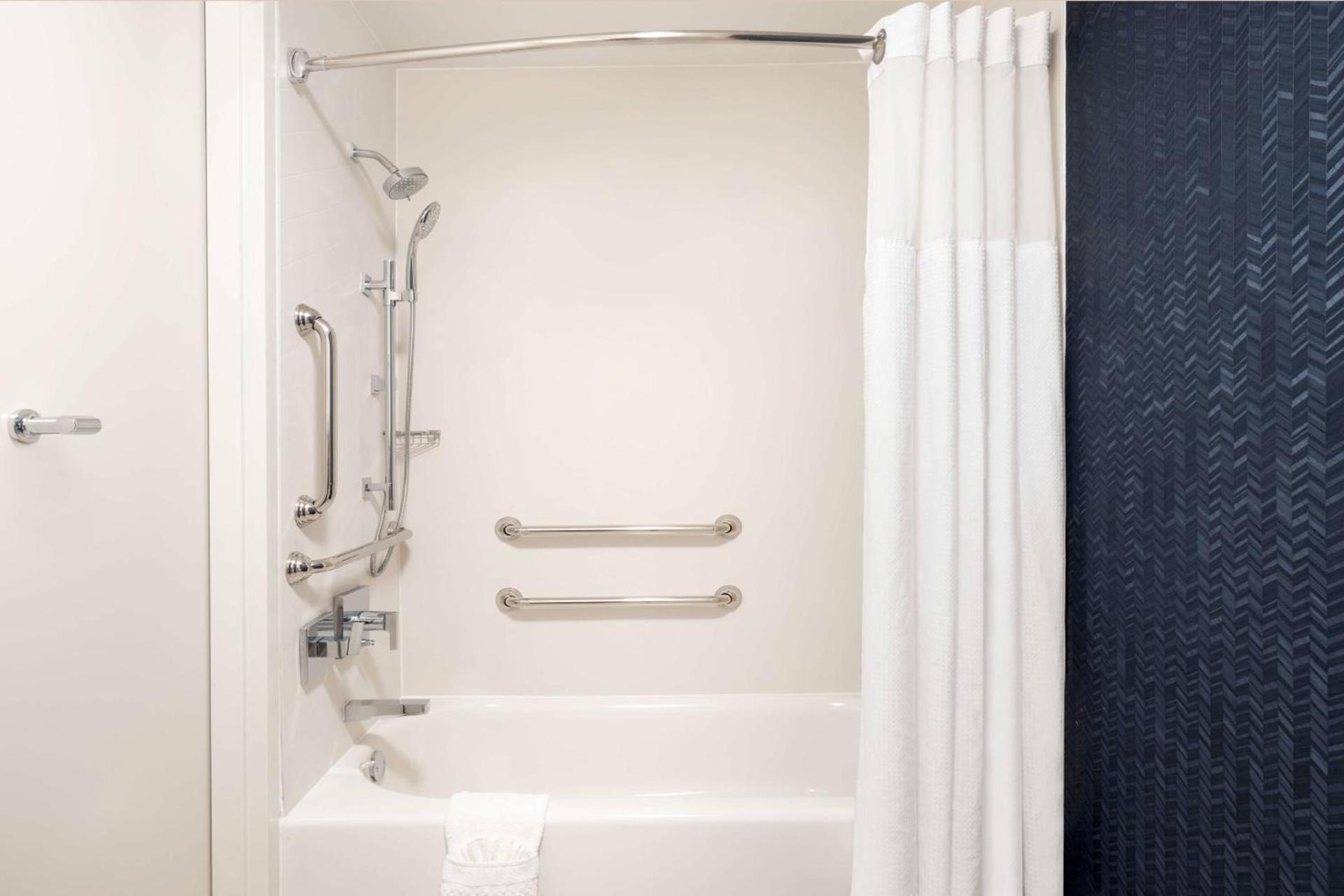 Fairfield Inn and Suites Austin South photo 14