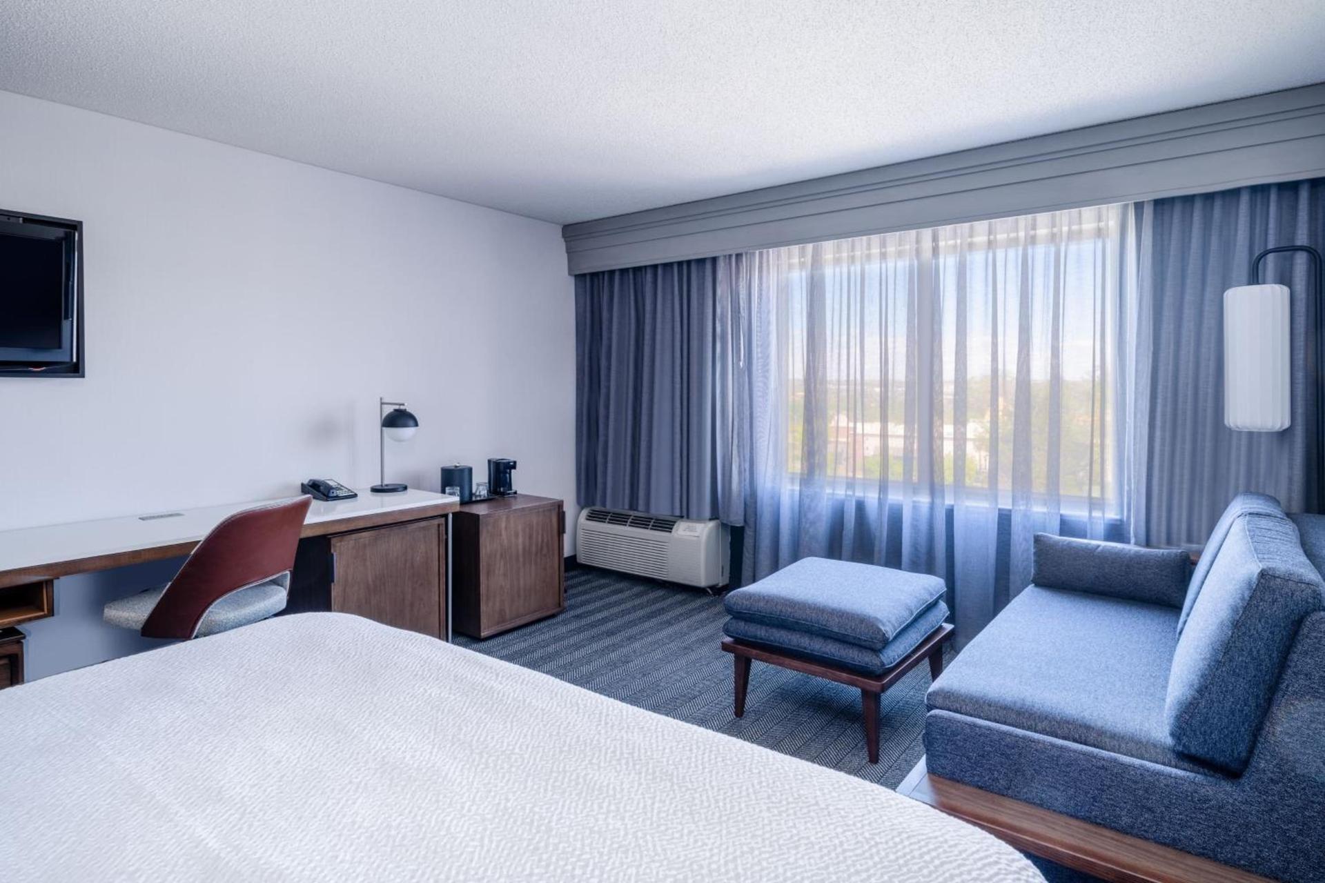 Courtyard by Marriott Colorado Springs South photo 9
