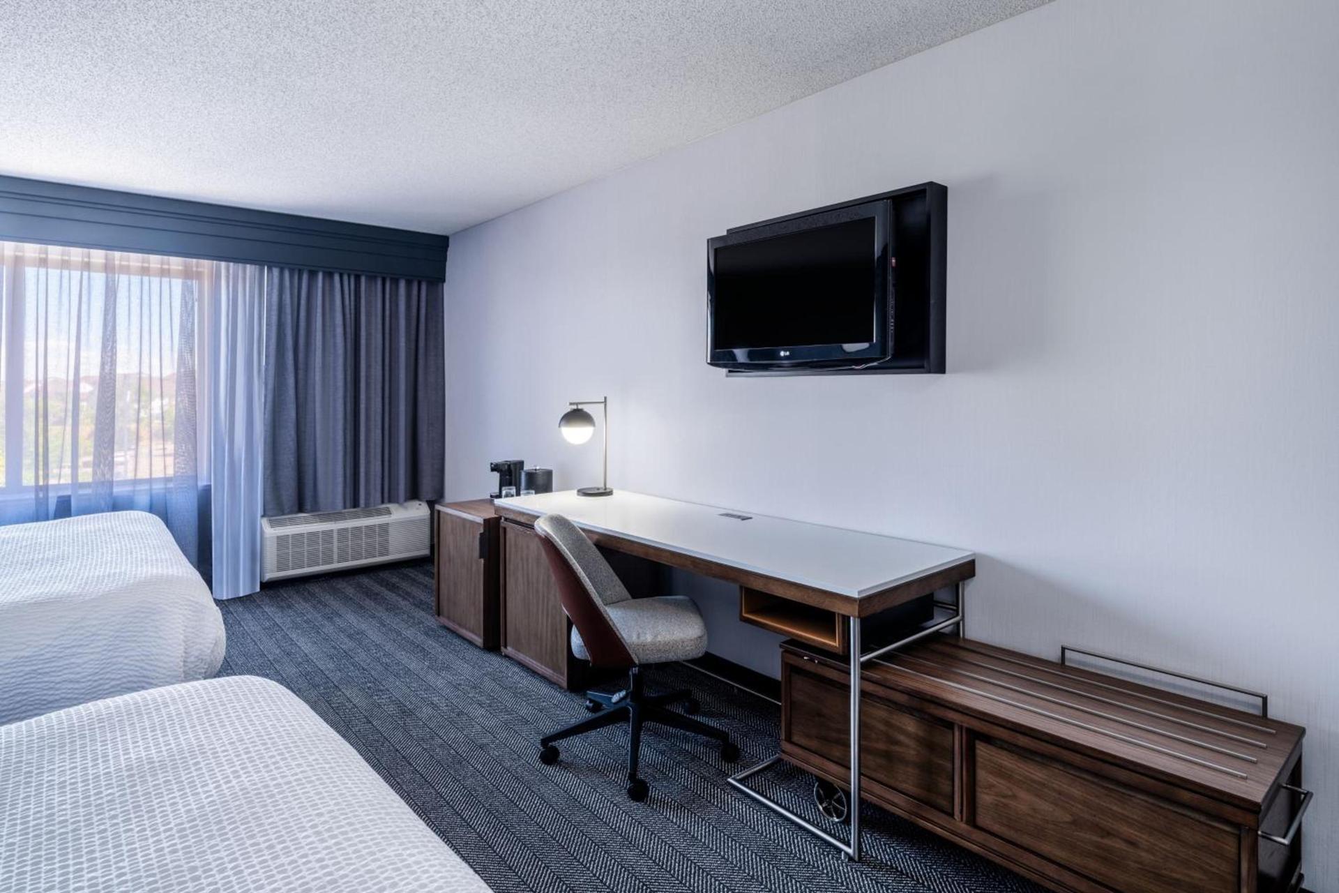 Courtyard by Marriott Colorado Springs South photo 16