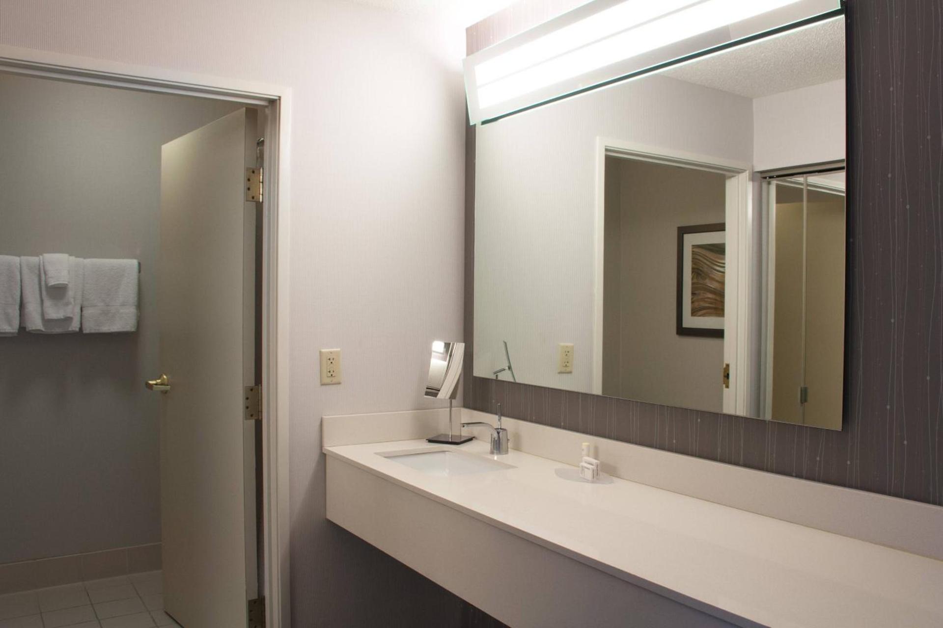 Courtyard by Marriott Colorado Springs South photo 23