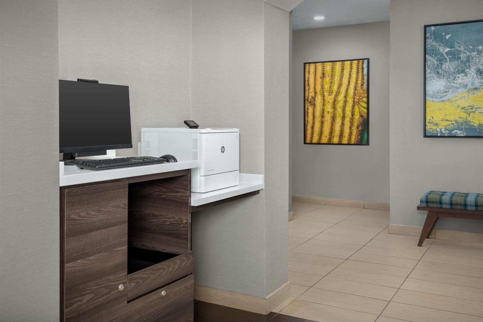 Residence Inn by Marriott Phoenix Airport photo 29