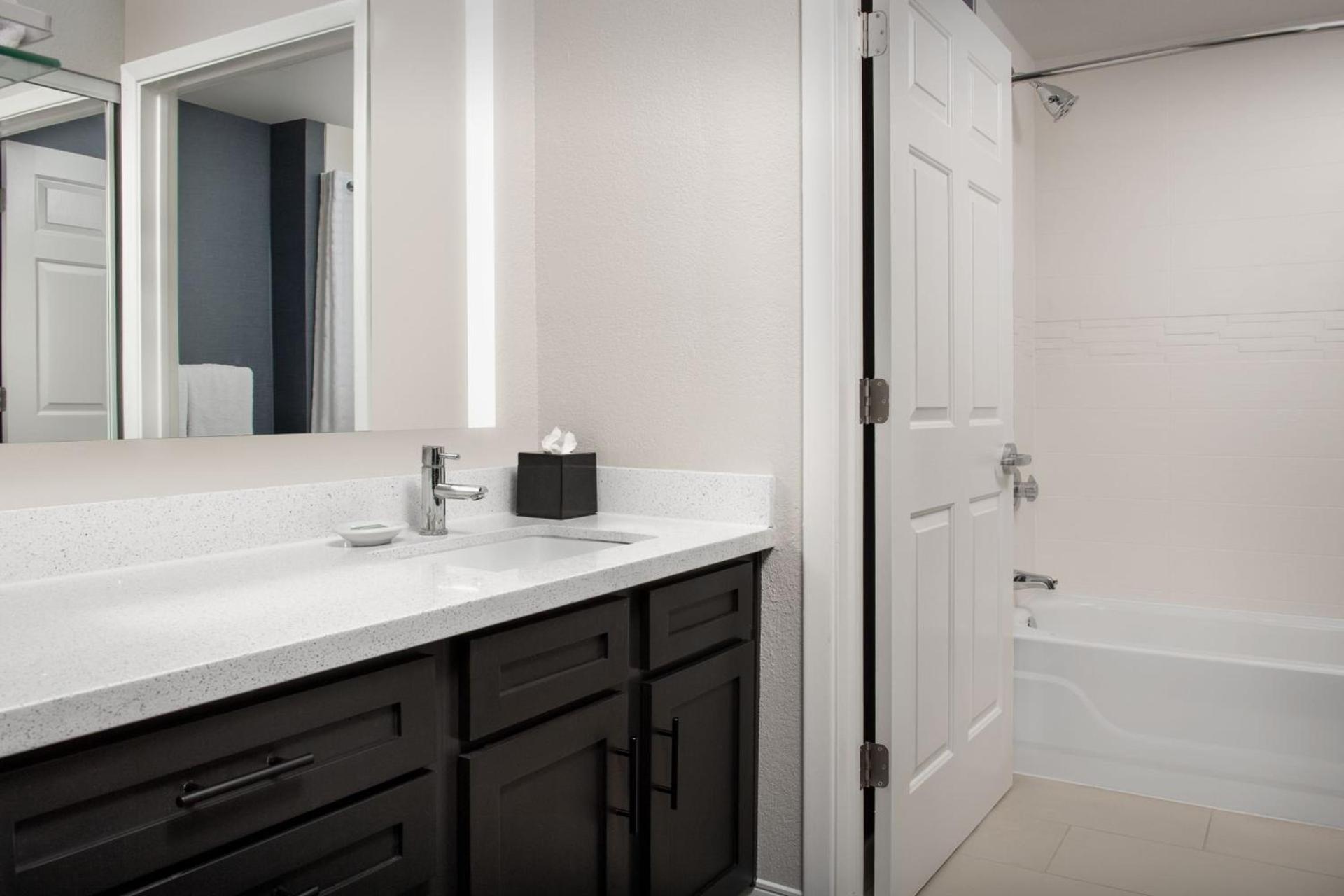 Residence Inn by Marriott Phoenix Airport photo 27