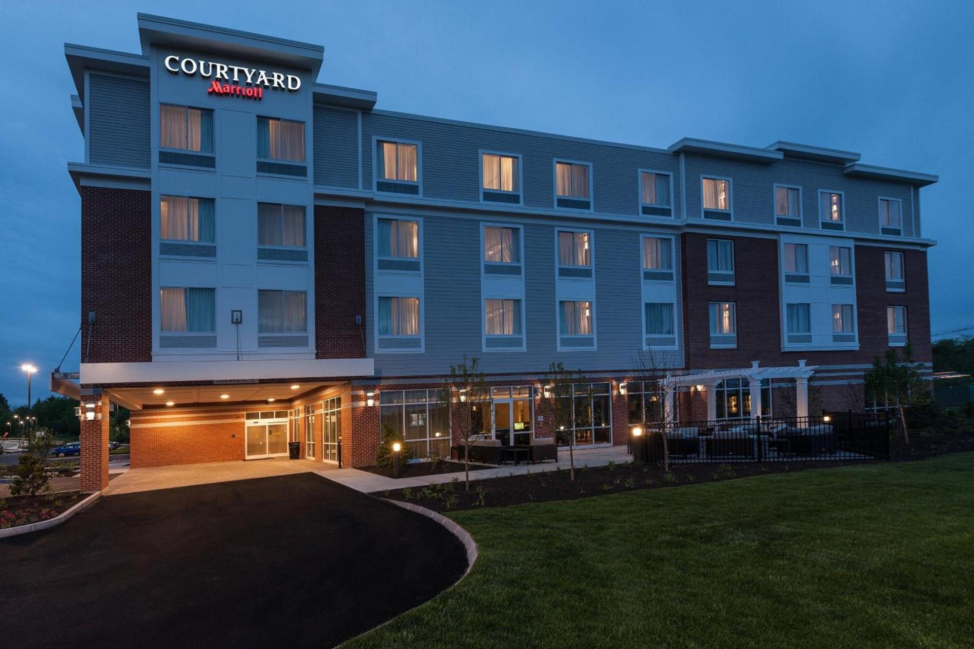 Courtyard by Marriott Boston Littleton photo 1