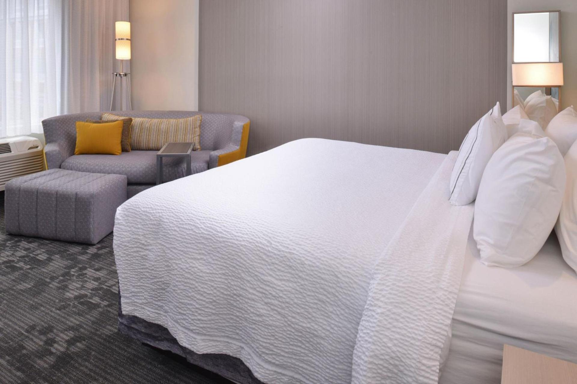 Courtyard by Marriott Boston Littleton photo 9