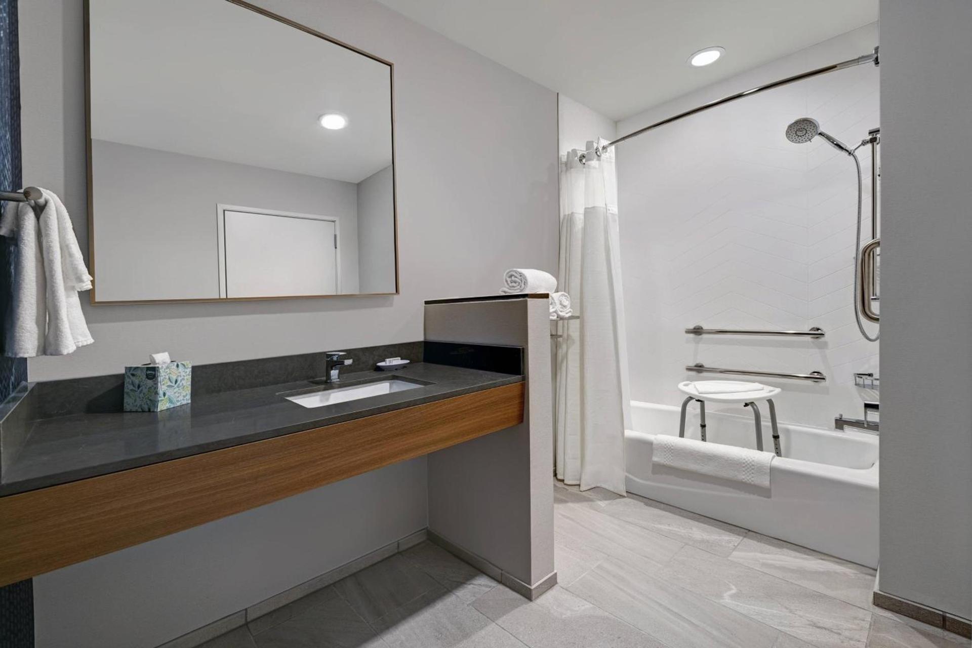 Fairfield Inn & Suites by Marriott Milwaukee Brookfield photo 15