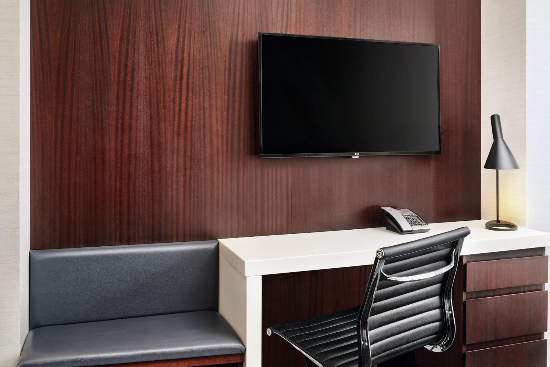 Courtyard by Marriott Long Island City/New York Manhattan View photo 16
