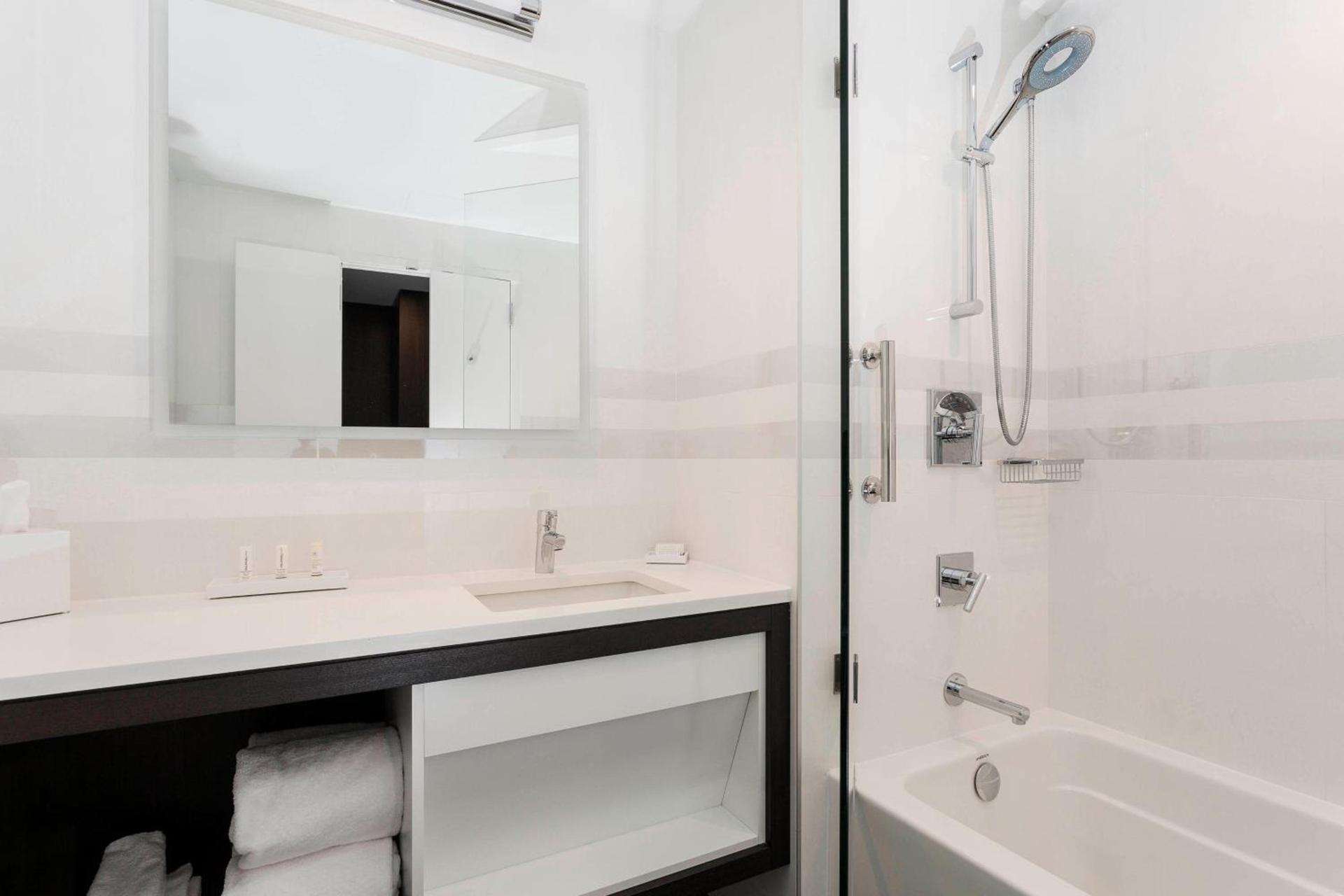 Courtyard by Marriott Long Island City/New York Manhattan View photo 19