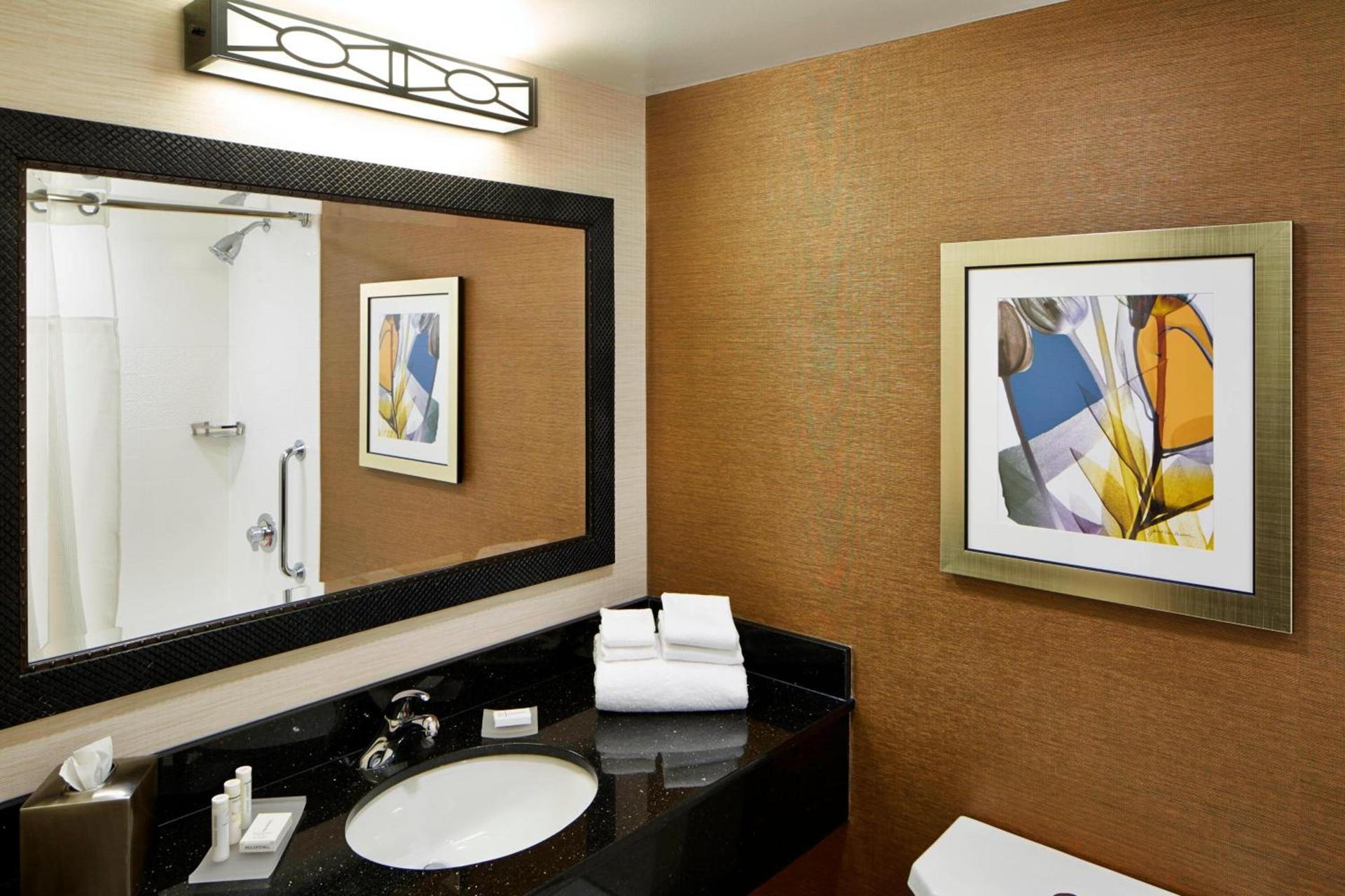 Fairfield Inn by Marriott Rochester East photo 9