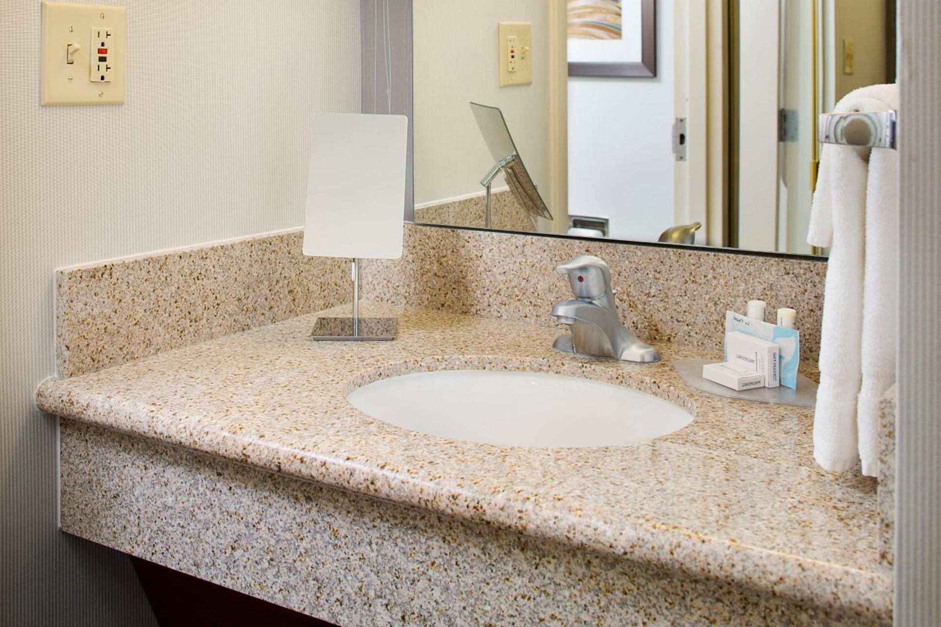 Courtyard by Marriott Richmond Airport photo 25