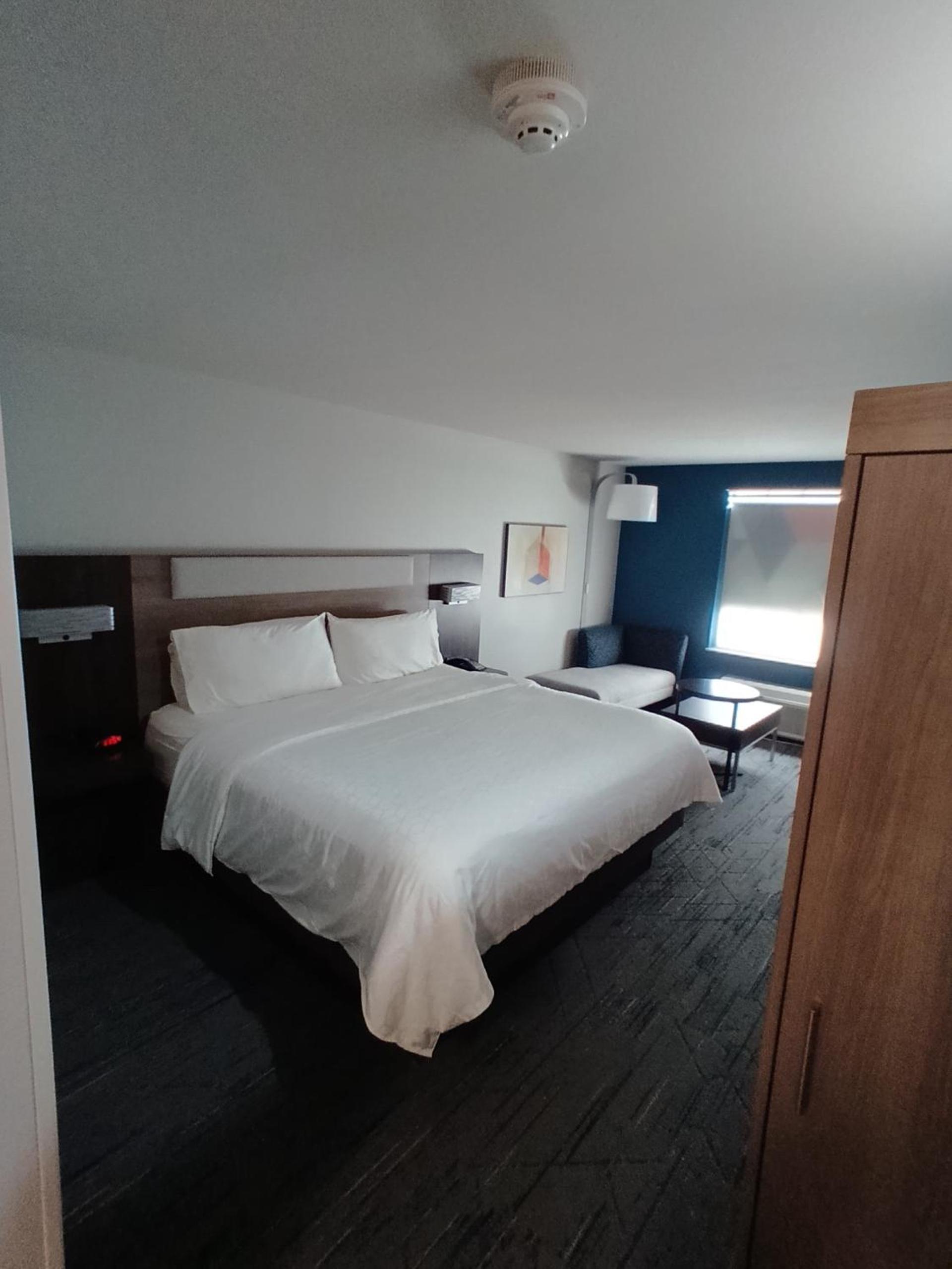 Holiday Inn Express & Suites - Jourdanton-Pleasanton by IHG photo 22