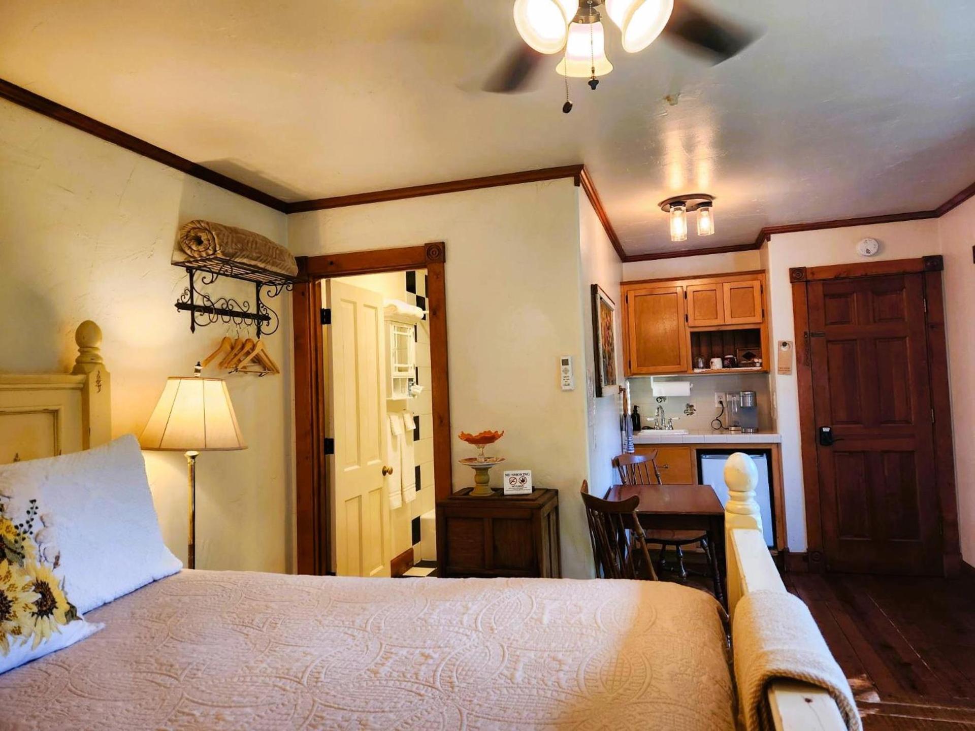 Oak Hill Inn photo 23
