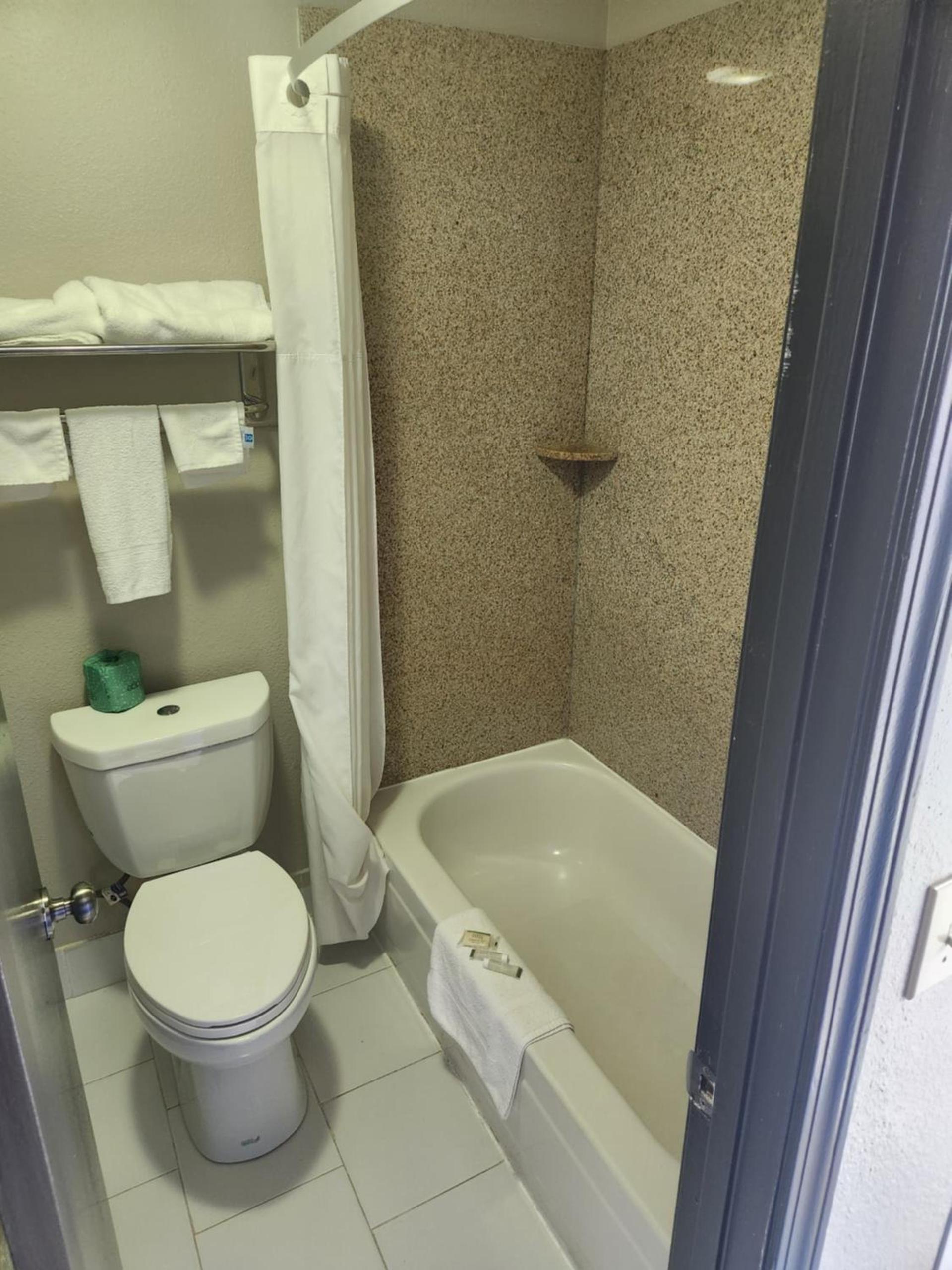 Days Inn by Wyndham Dahlonega University Area photo 10