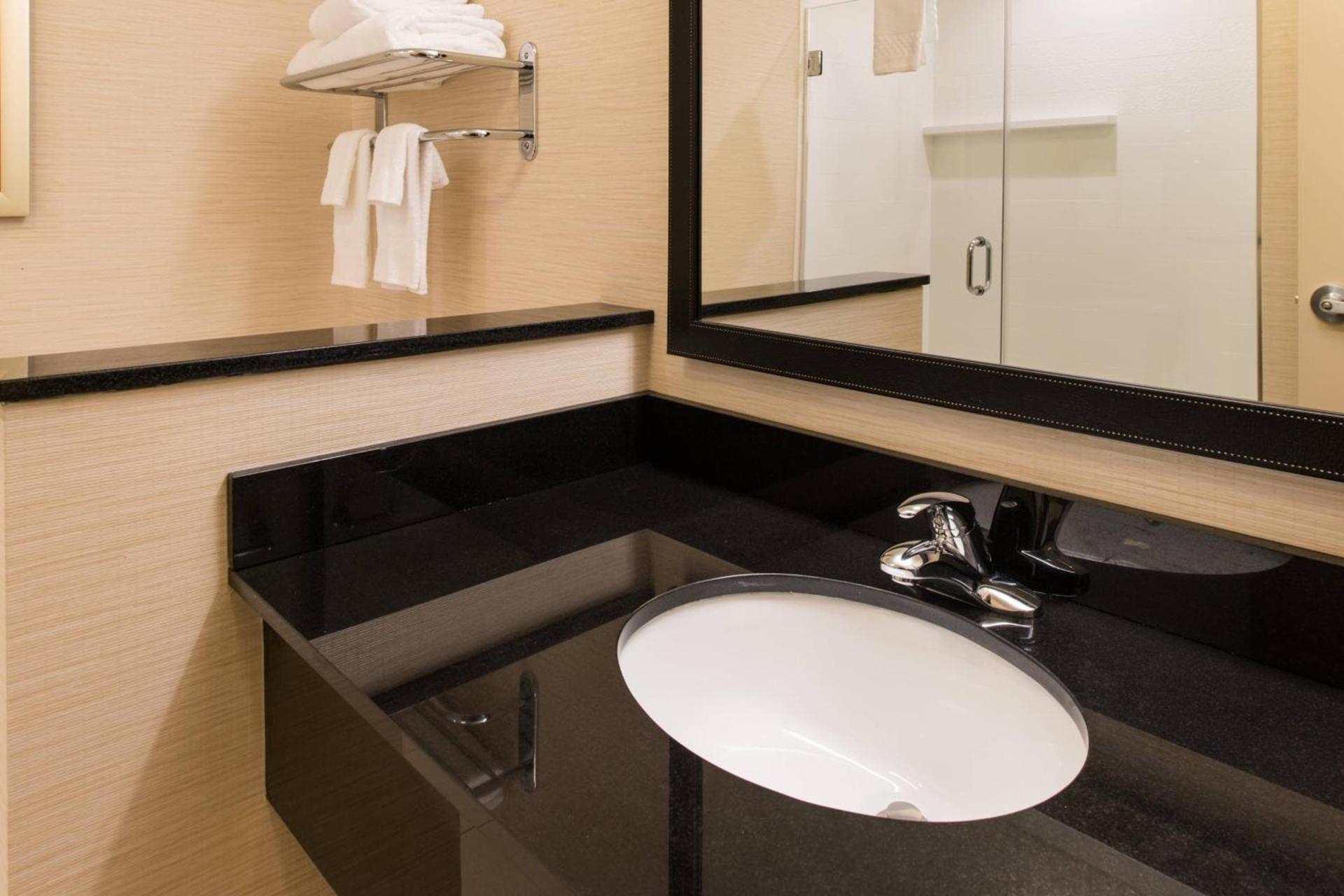 Fairfield Inn & Suites by Marriott Utica photo 11