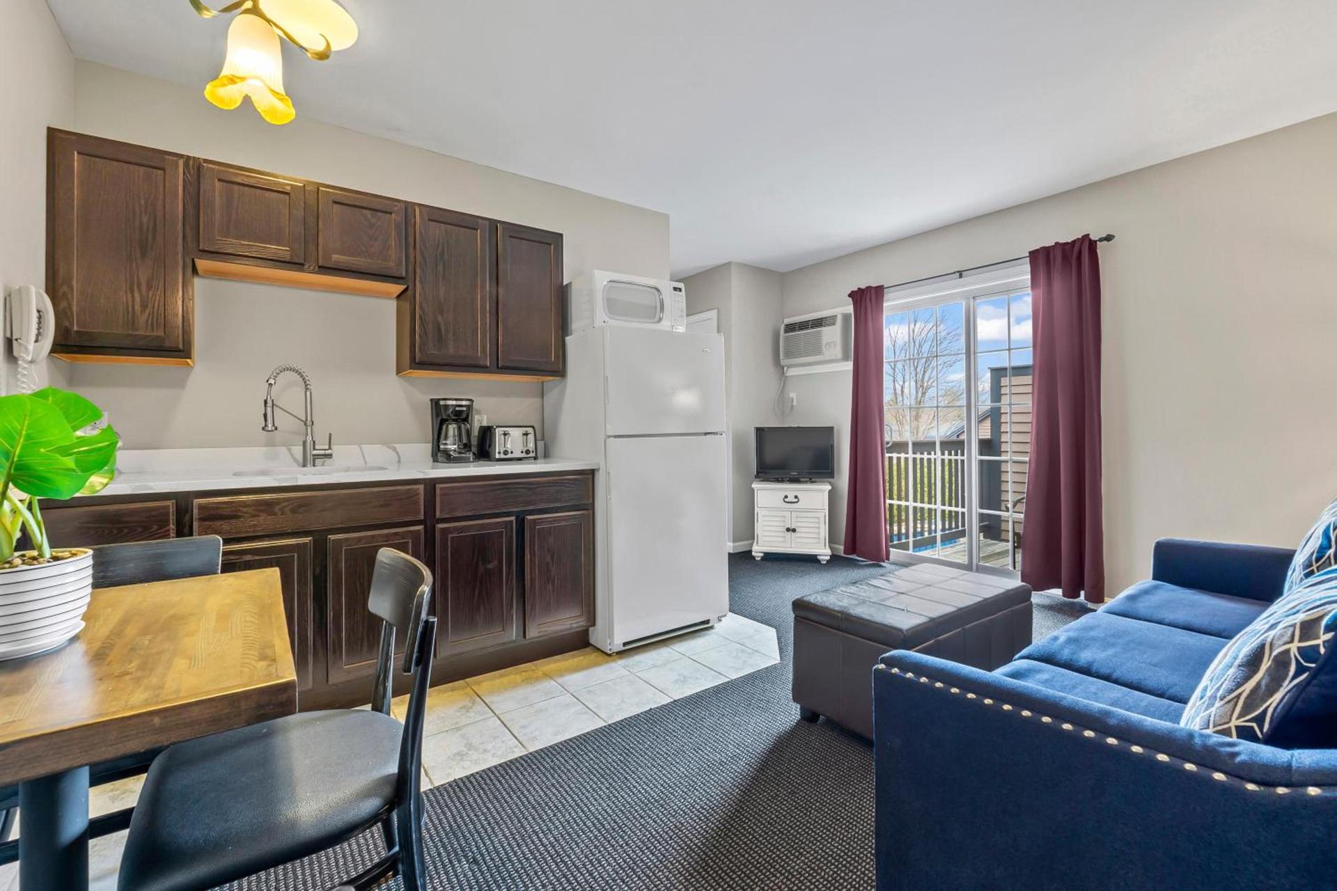 Sea Rose Suites photo 18