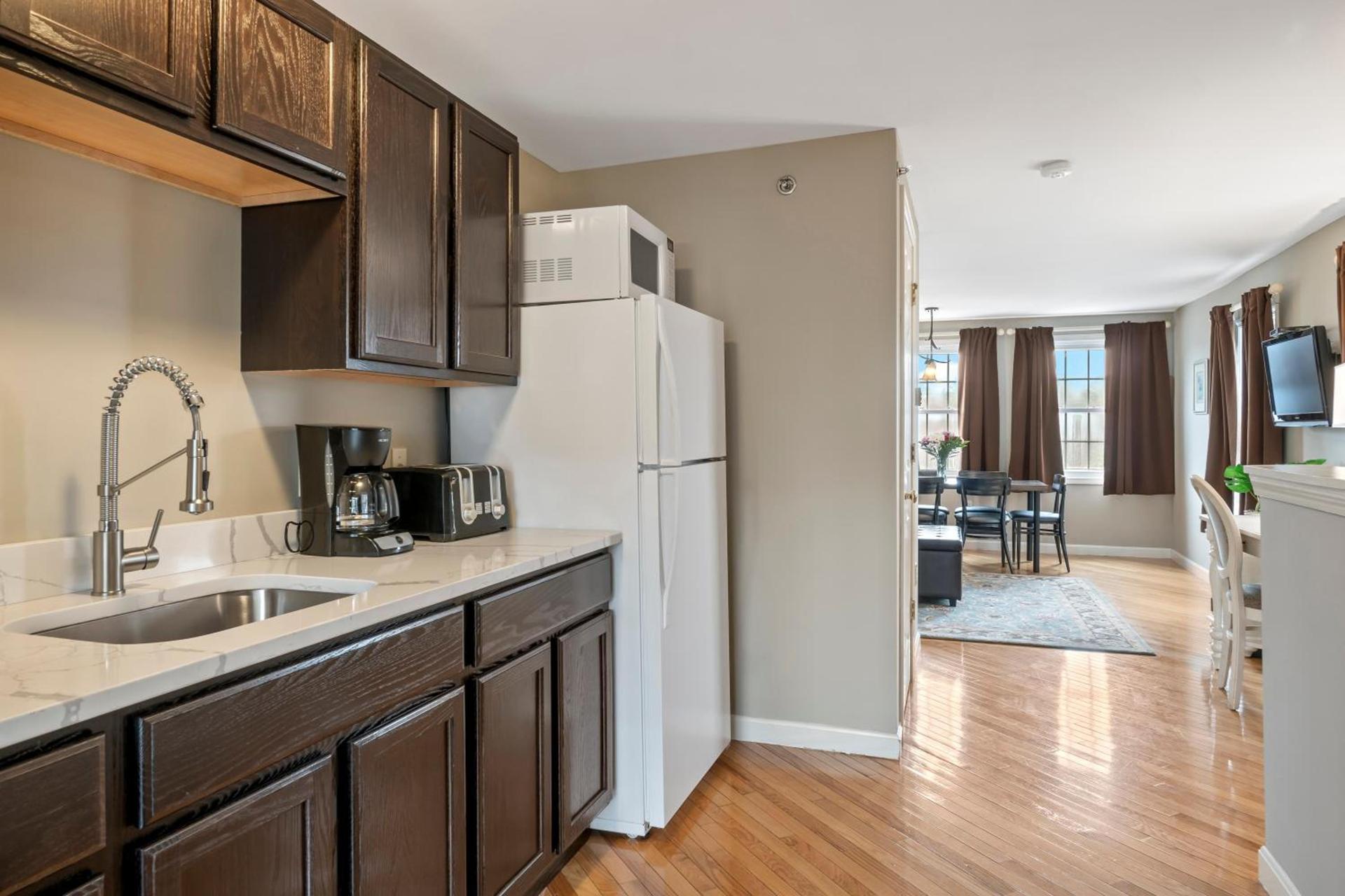 Sea Rose Suites photo 25