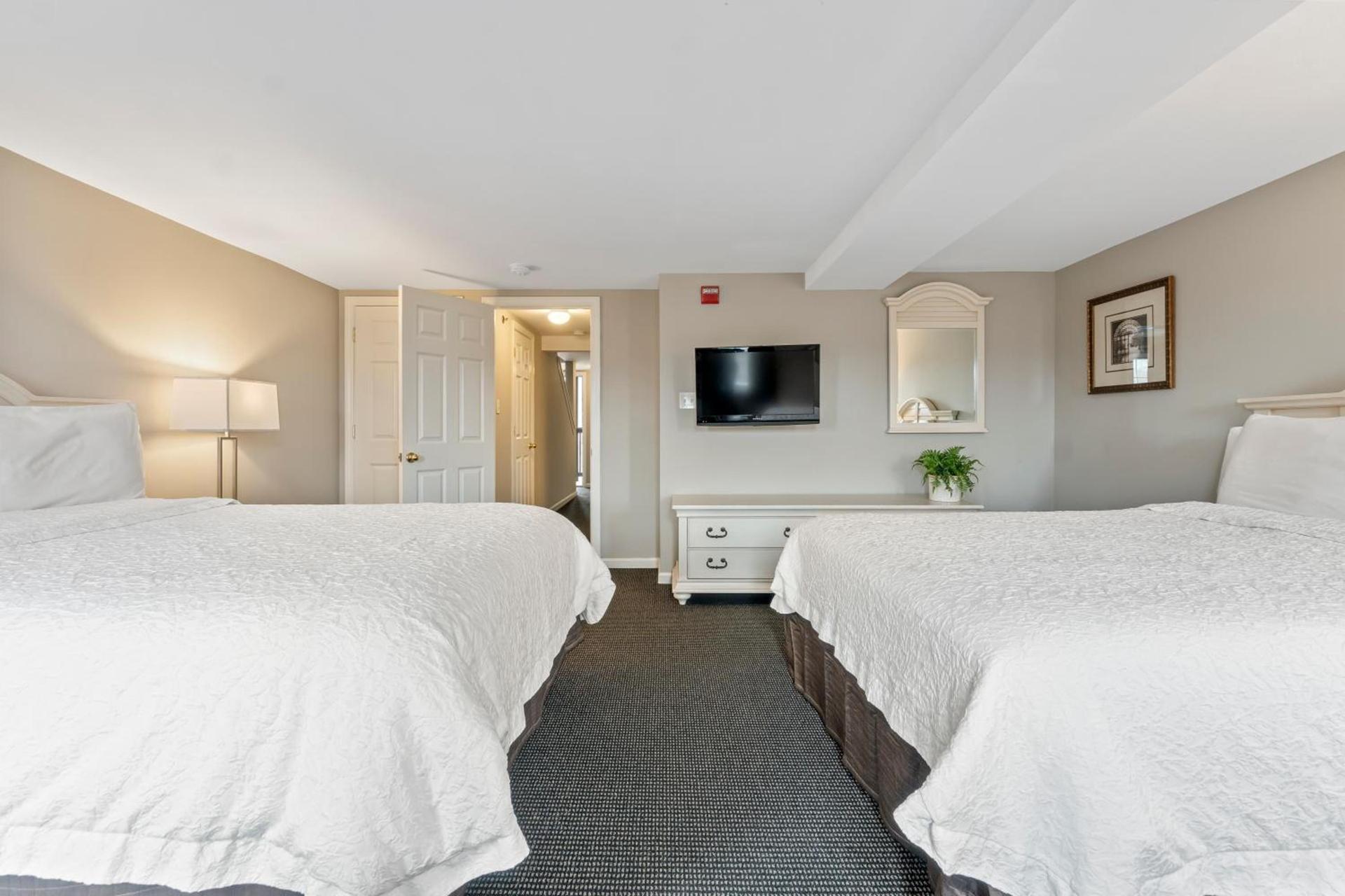 Sea Rose Suites photo 33