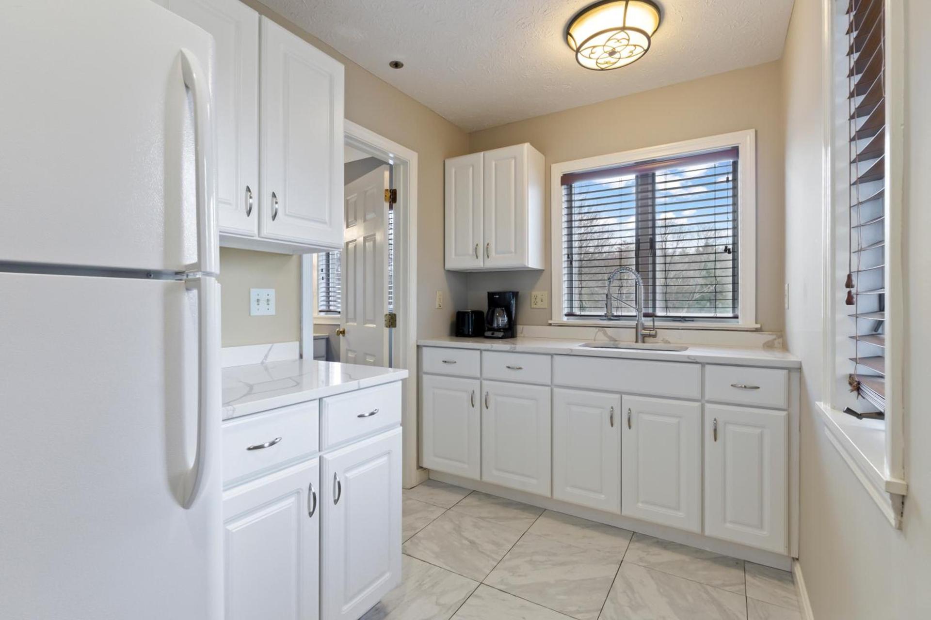 Sea Rose Suites photo 34