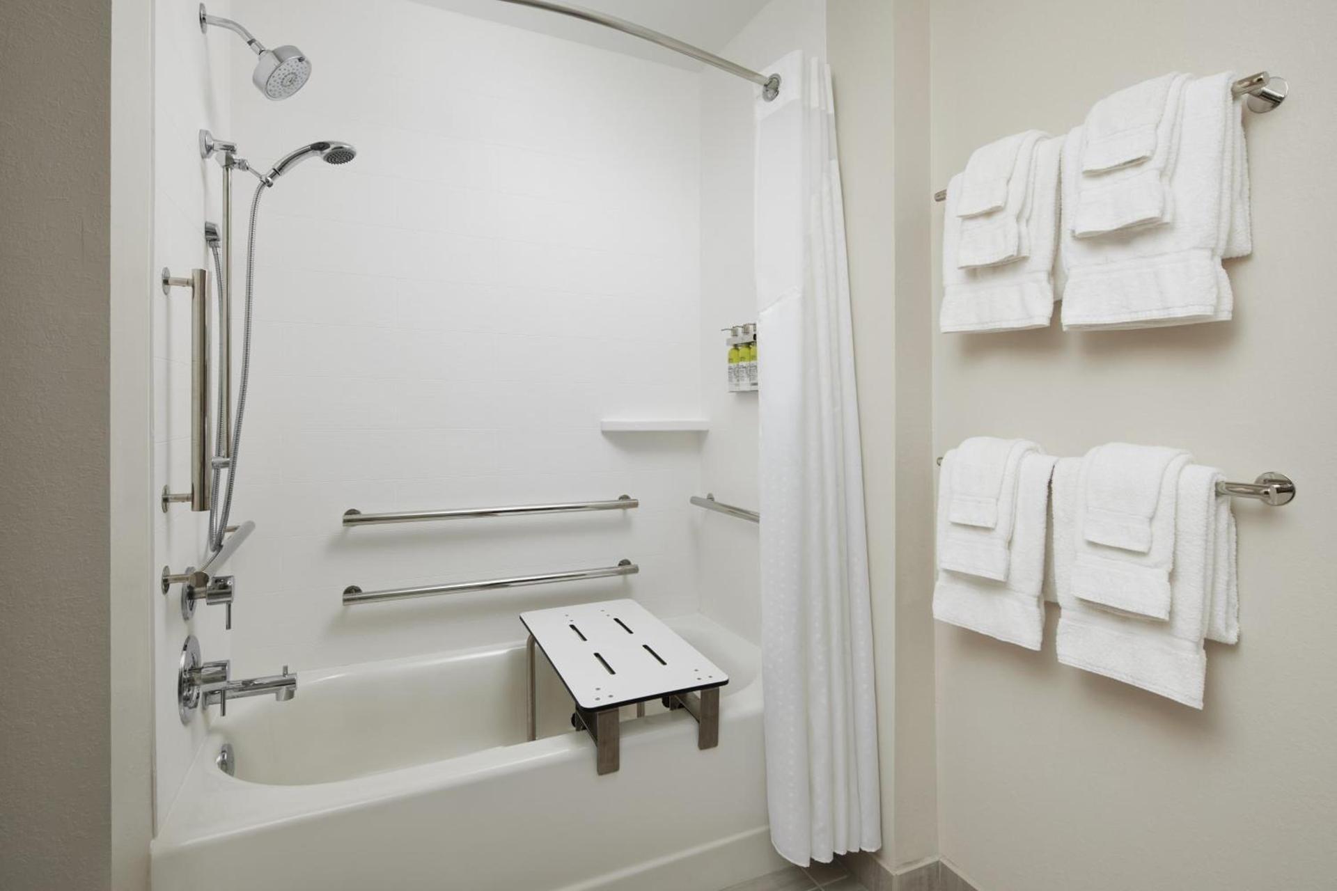 Holiday Inn Express & Suites Gulf Breeze - Pensacola Area by IHG photo 15