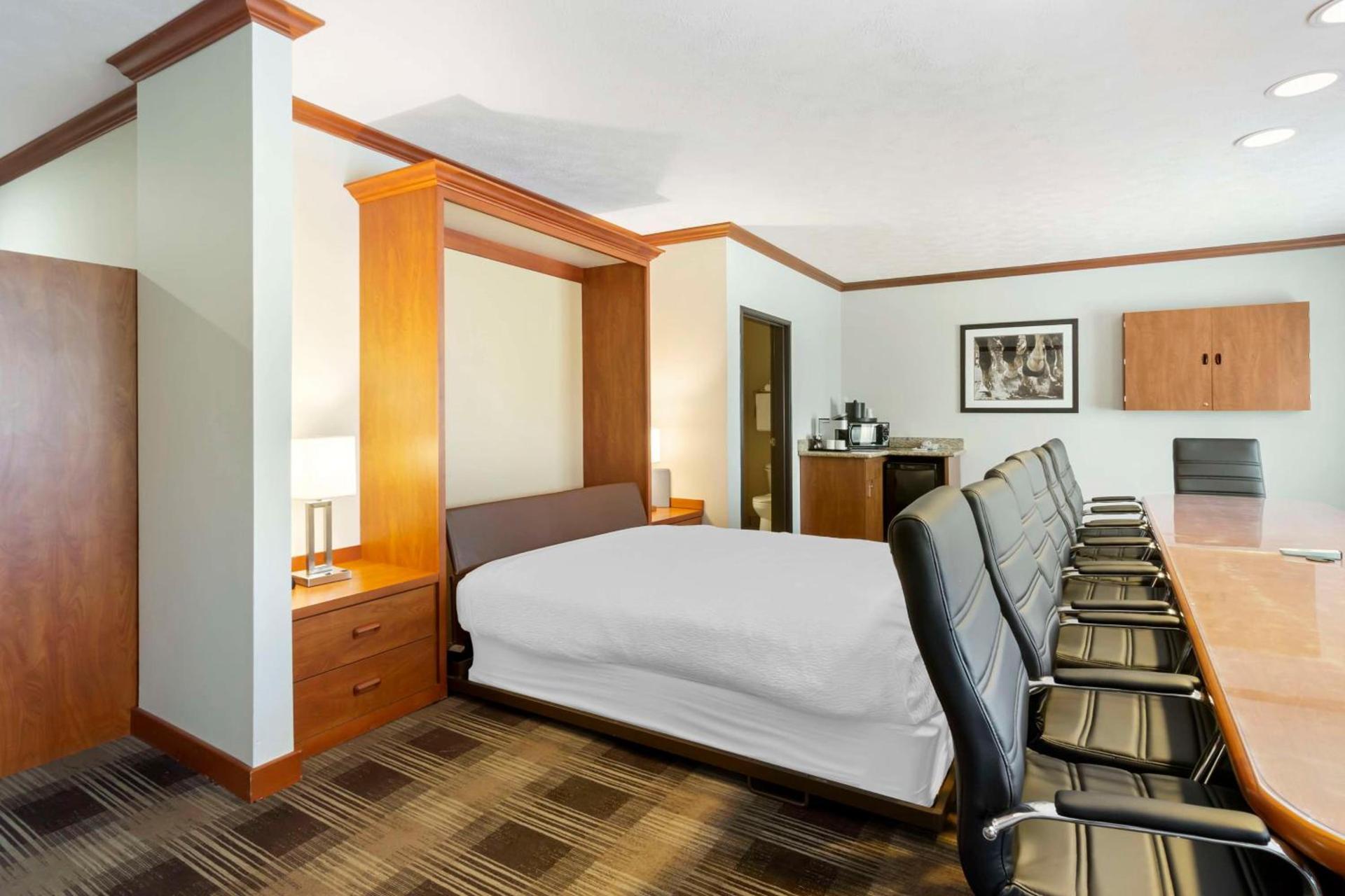 Best Western Plus The Inn at Horse Heaven photo 9