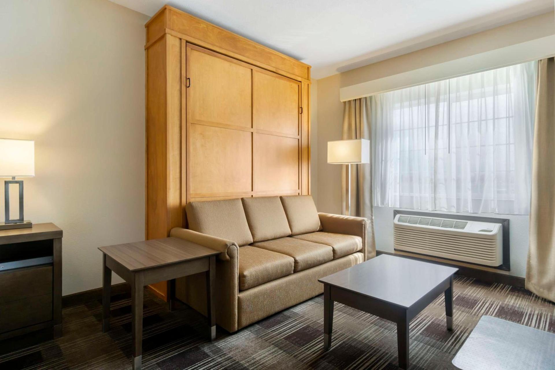 Best Western Plus The Inn at Horse Heaven photo 13