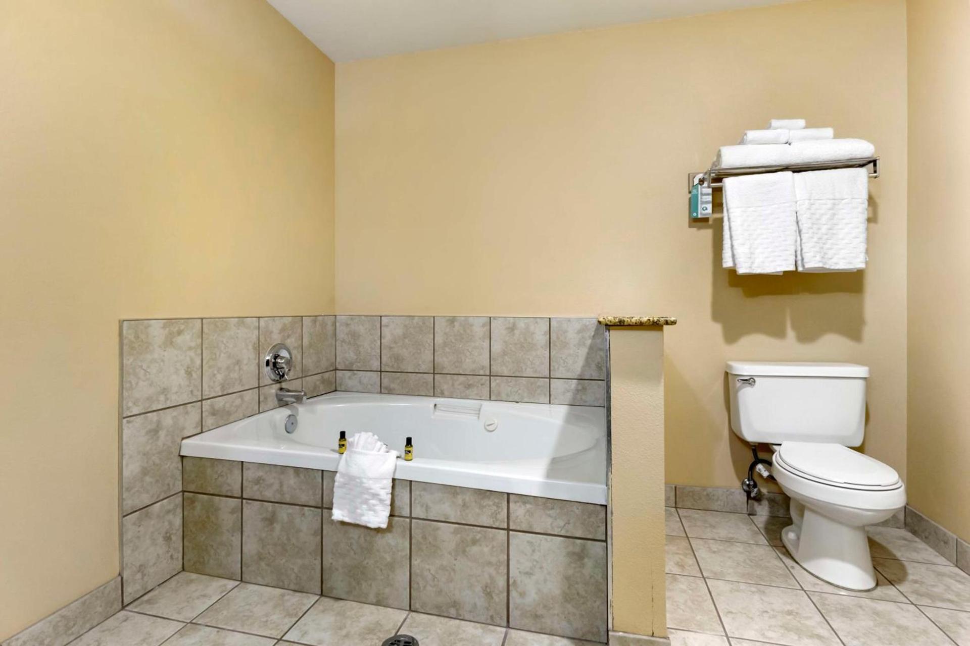 Best Western Plus The Inn at Horse Heaven photo 36