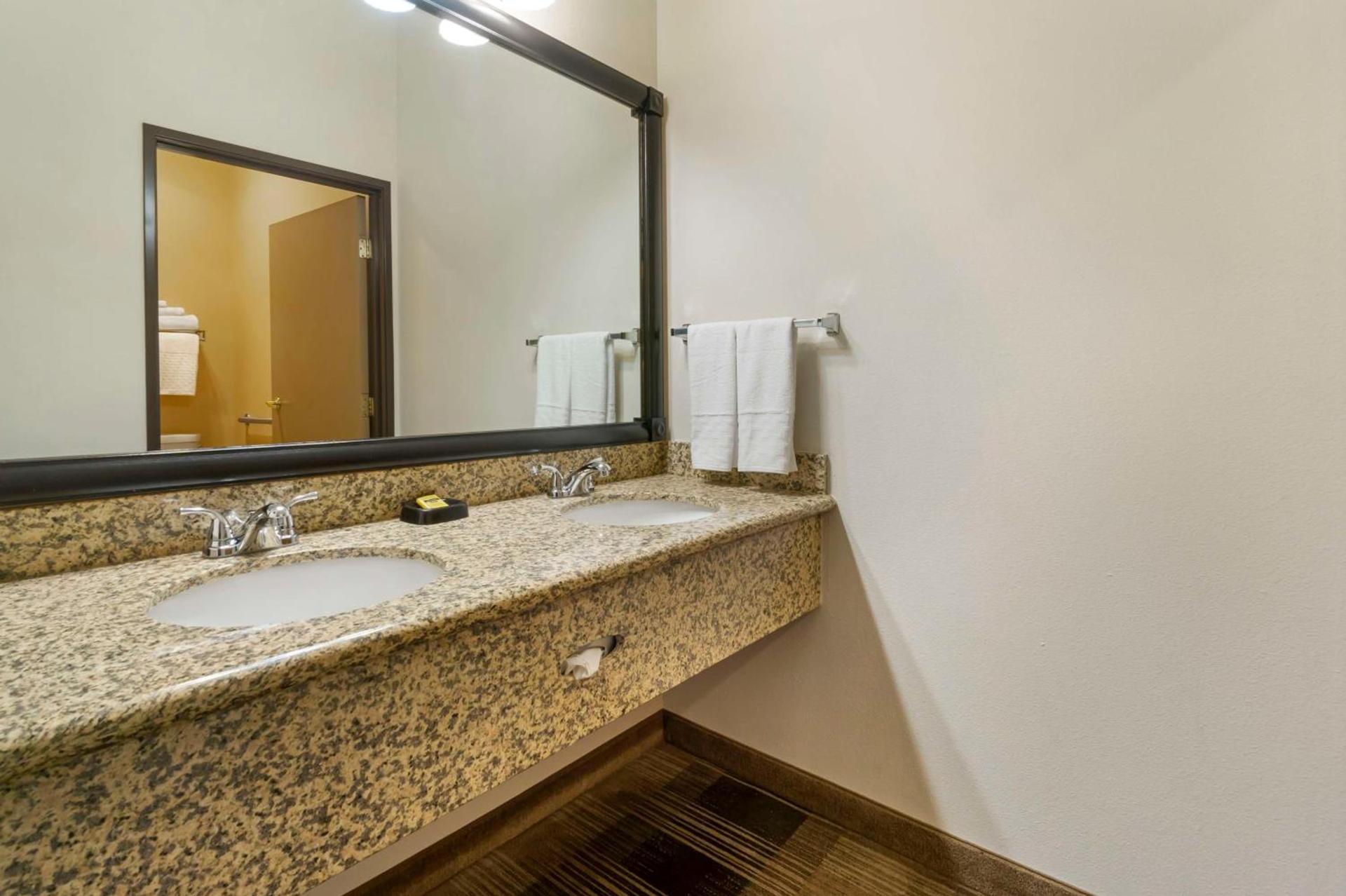 Best Western Plus The Inn at Horse Heaven photo 37