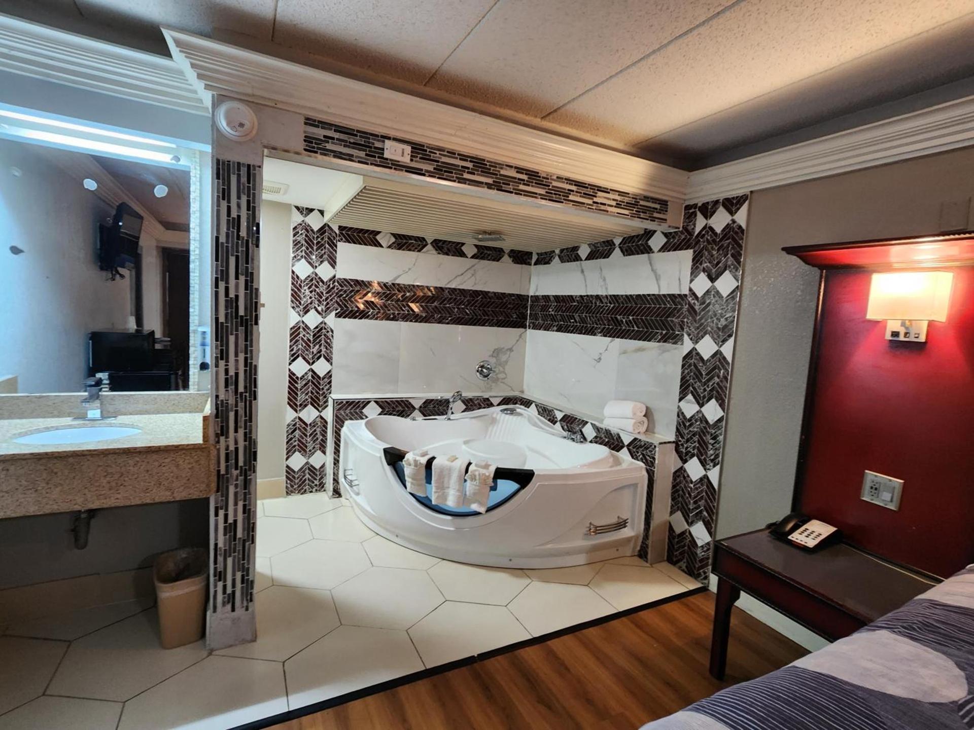 Americas Best Value Inn and Suites Little Rock photo 3
