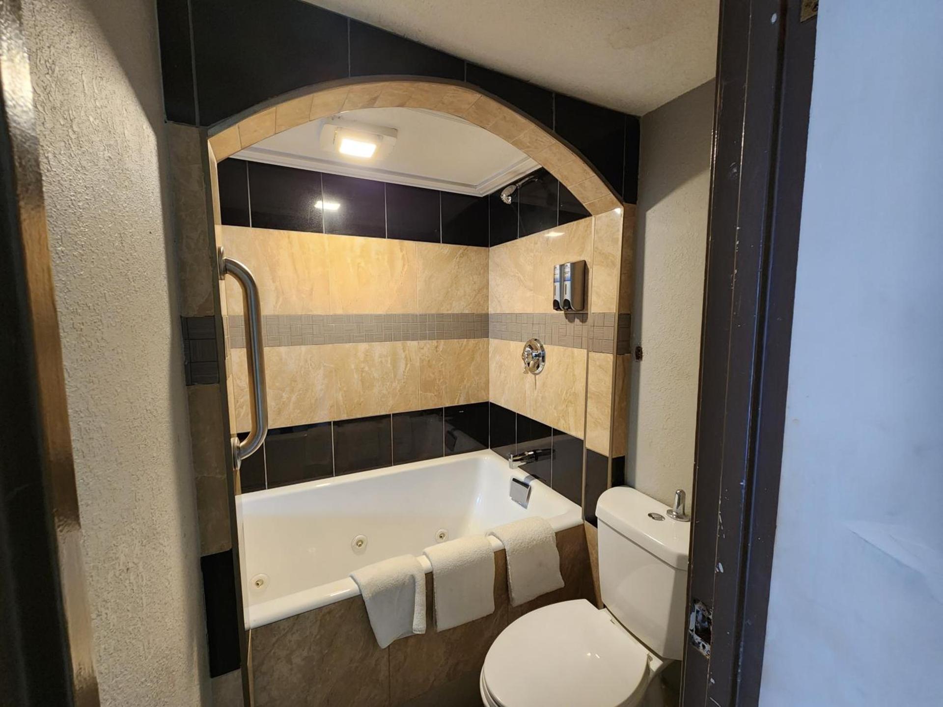 Americas Best Value Inn and Suites Little Rock photo 50
