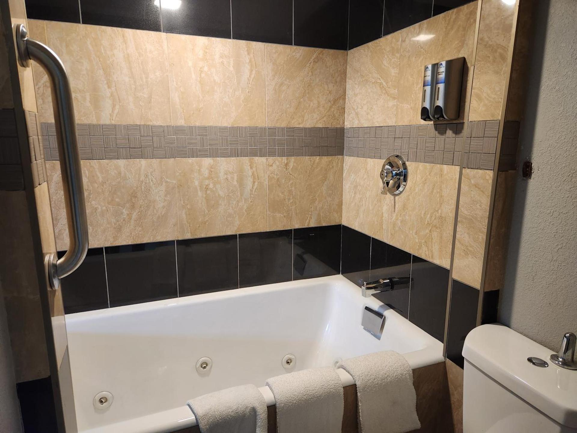 Americas Best Value Inn and Suites Little Rock photo 49