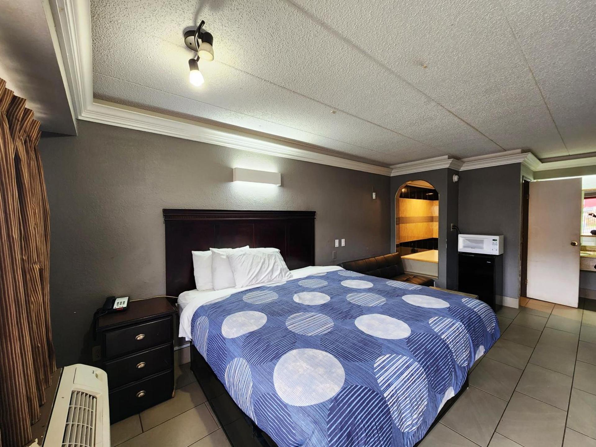 Americas Best Value Inn and Suites Little Rock photo 48