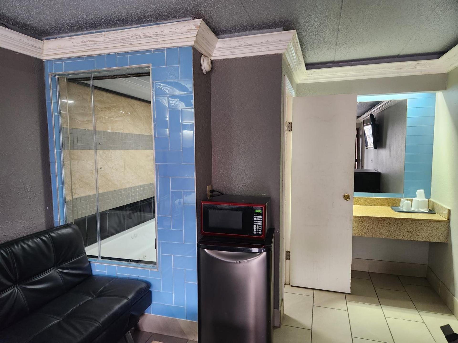 Americas Best Value Inn and Suites Little Rock photo 56