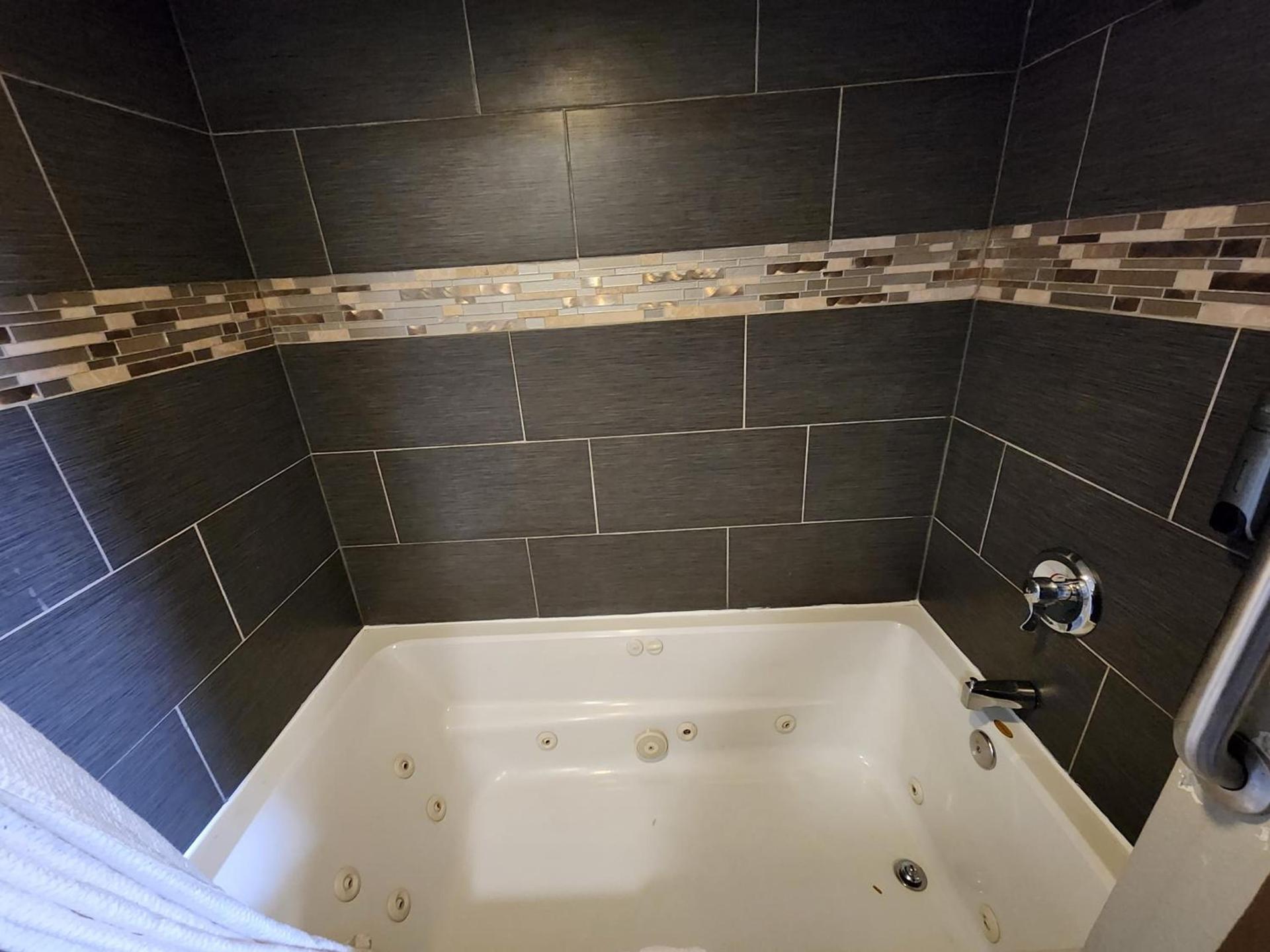 Americas Best Value Inn and Suites Little Rock photo 58