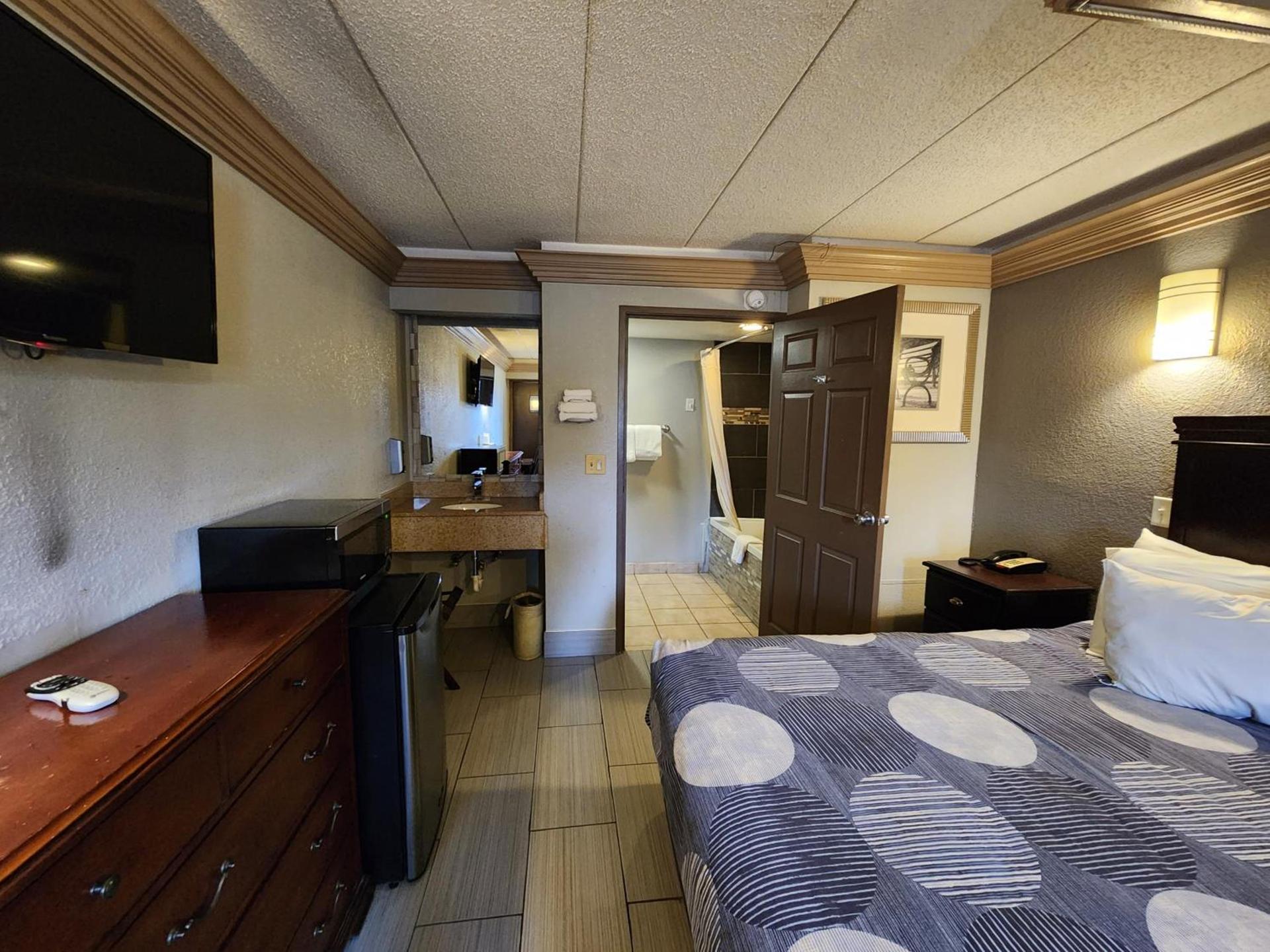 Americas Best Value Inn and Suites Little Rock photo 61