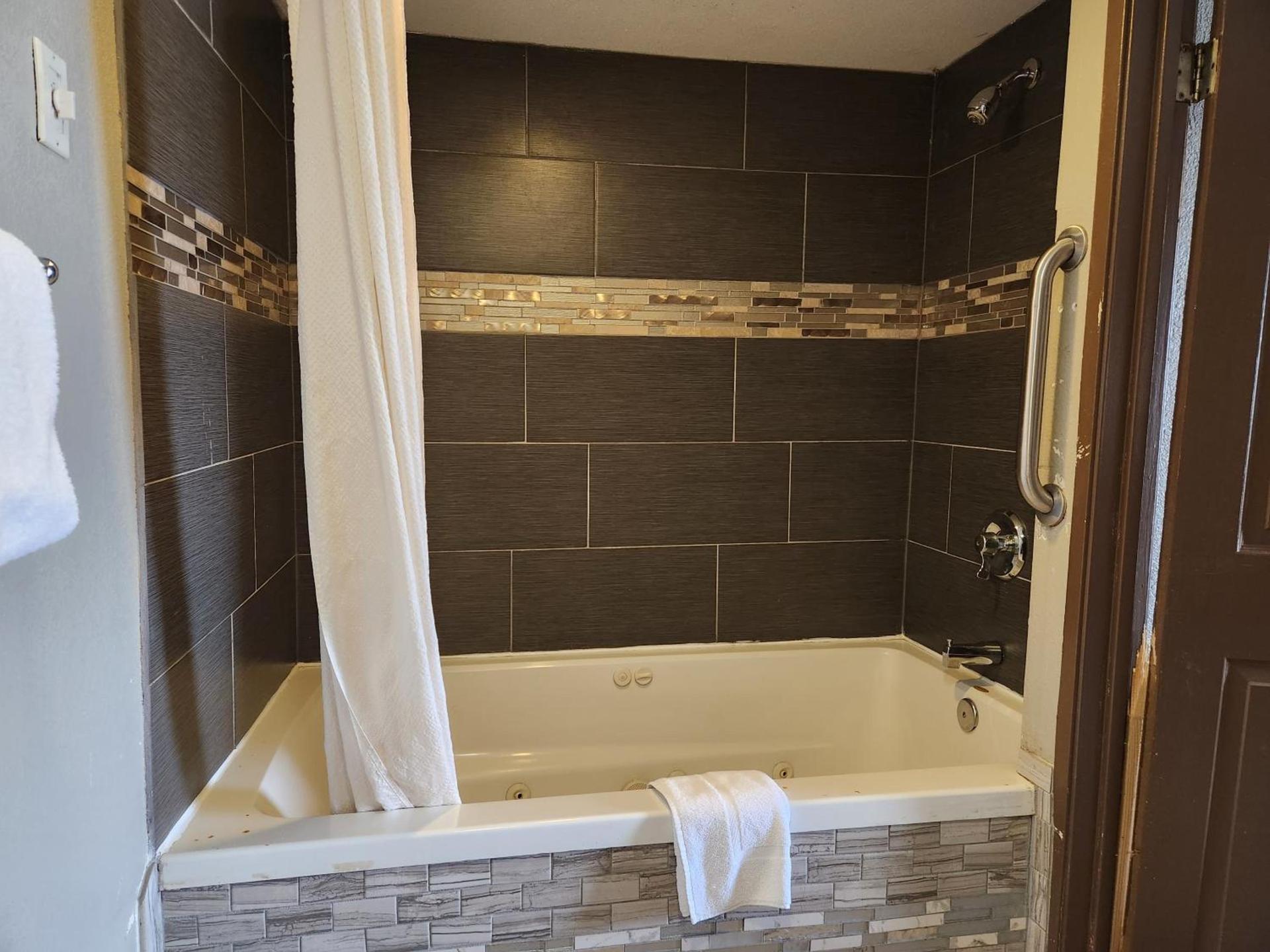 Americas Best Value Inn and Suites Little Rock photo 62