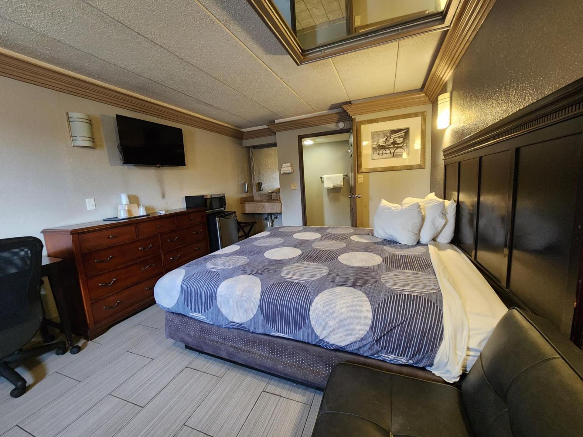 Americas Best Value Inn and Suites Little Rock photo 63