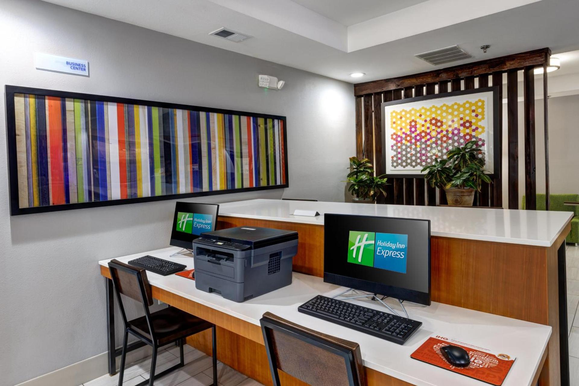 Holiday Inn Express & Suites Shelbyville Indianapolis by IHG photo 16
