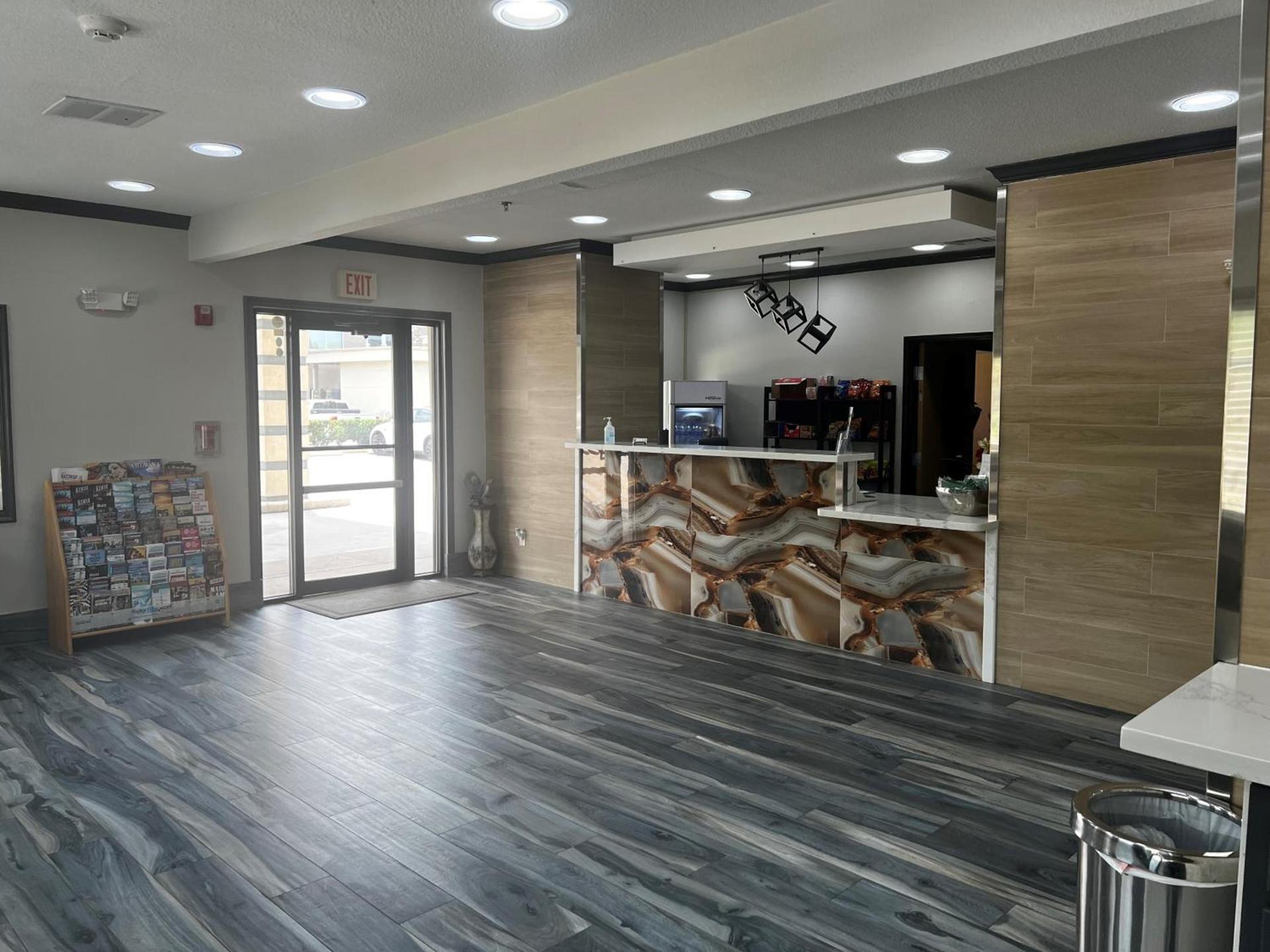 Super 8 by Wyndham Pasadena photo 30